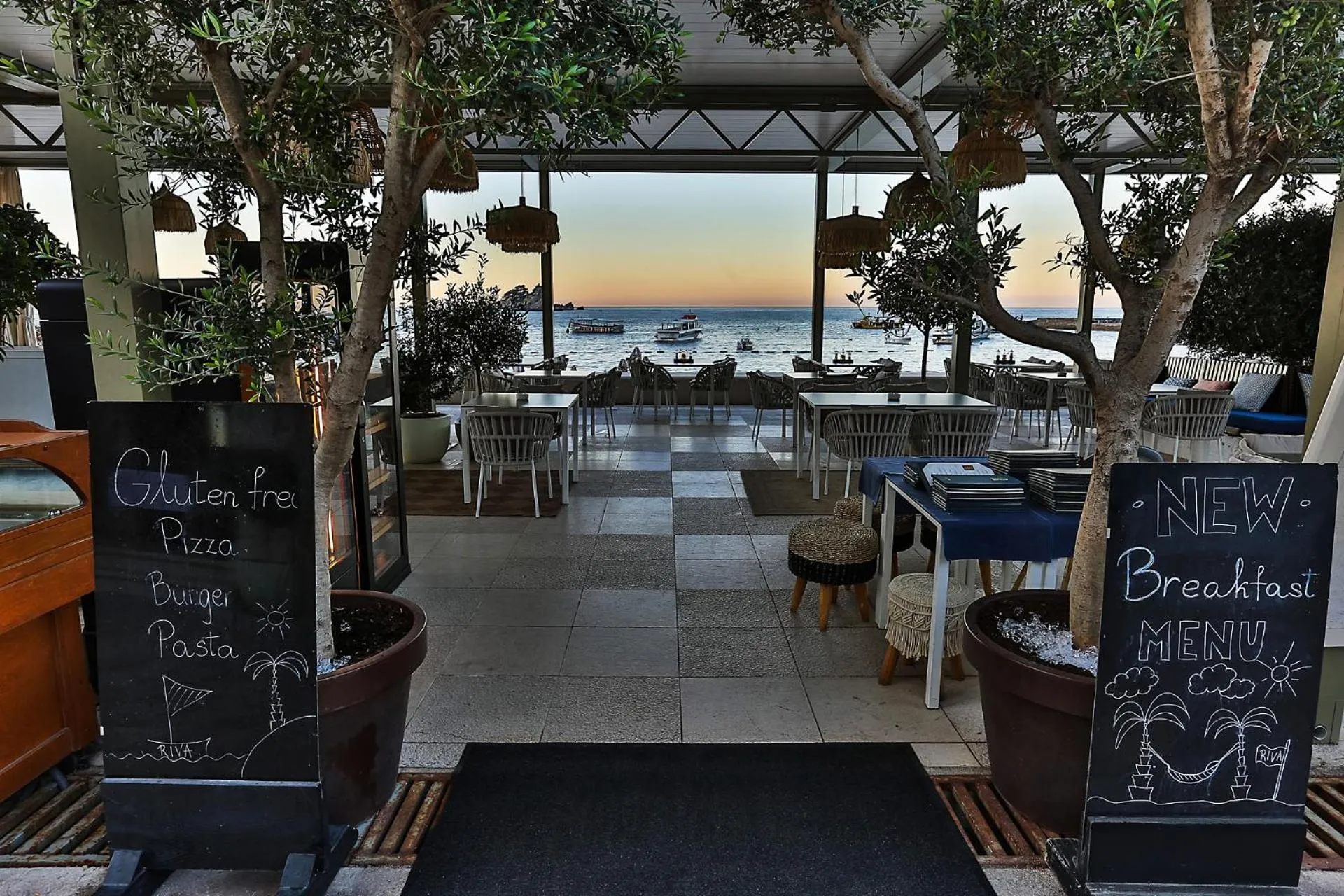Patio in Hotel Riva by Aycon