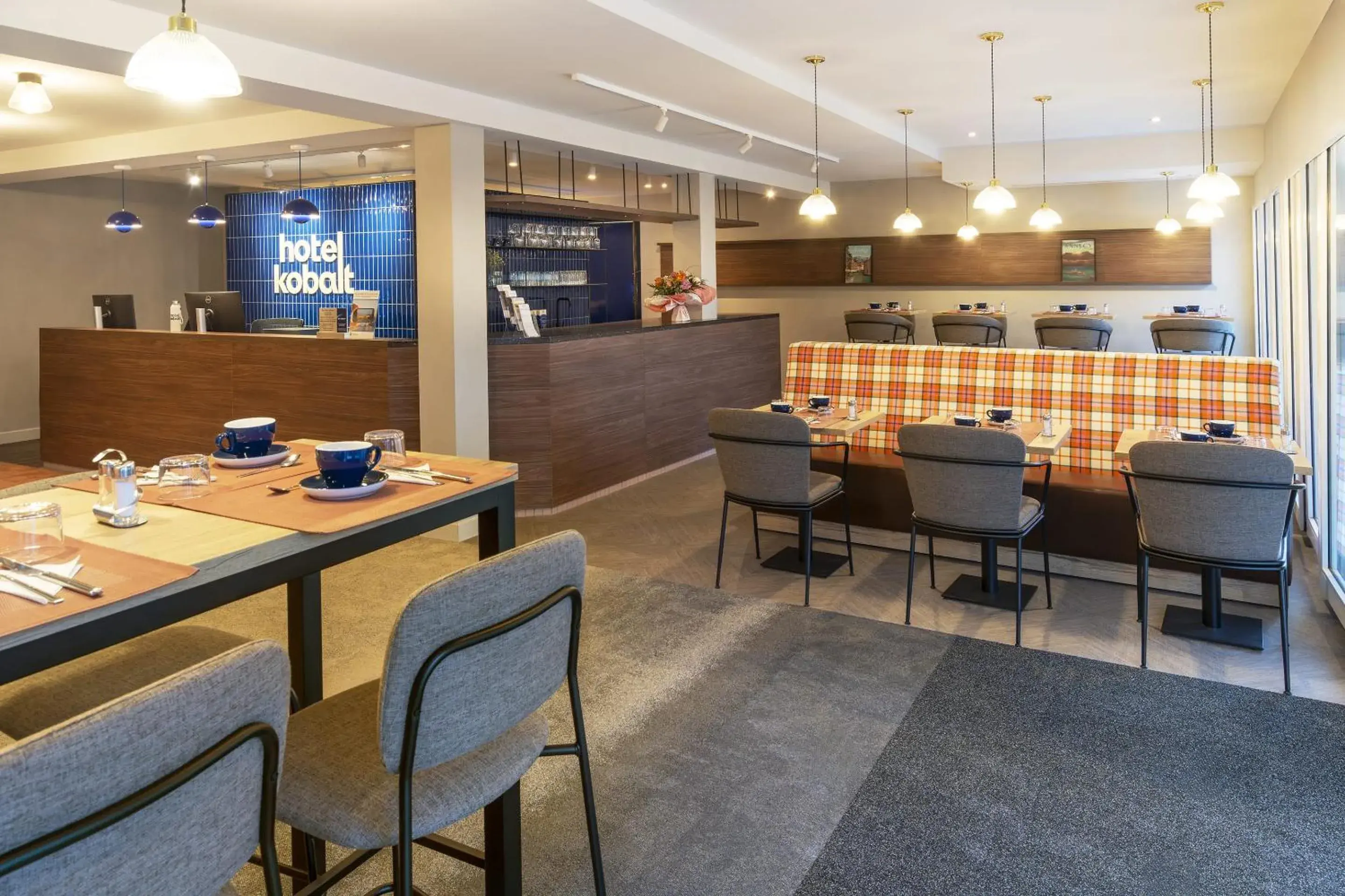 Lobby or reception in Best Western Kobalt Annecy Nord - Epagny Lobby or reception in Best Western Kobalt Annecy Nord - Epagny