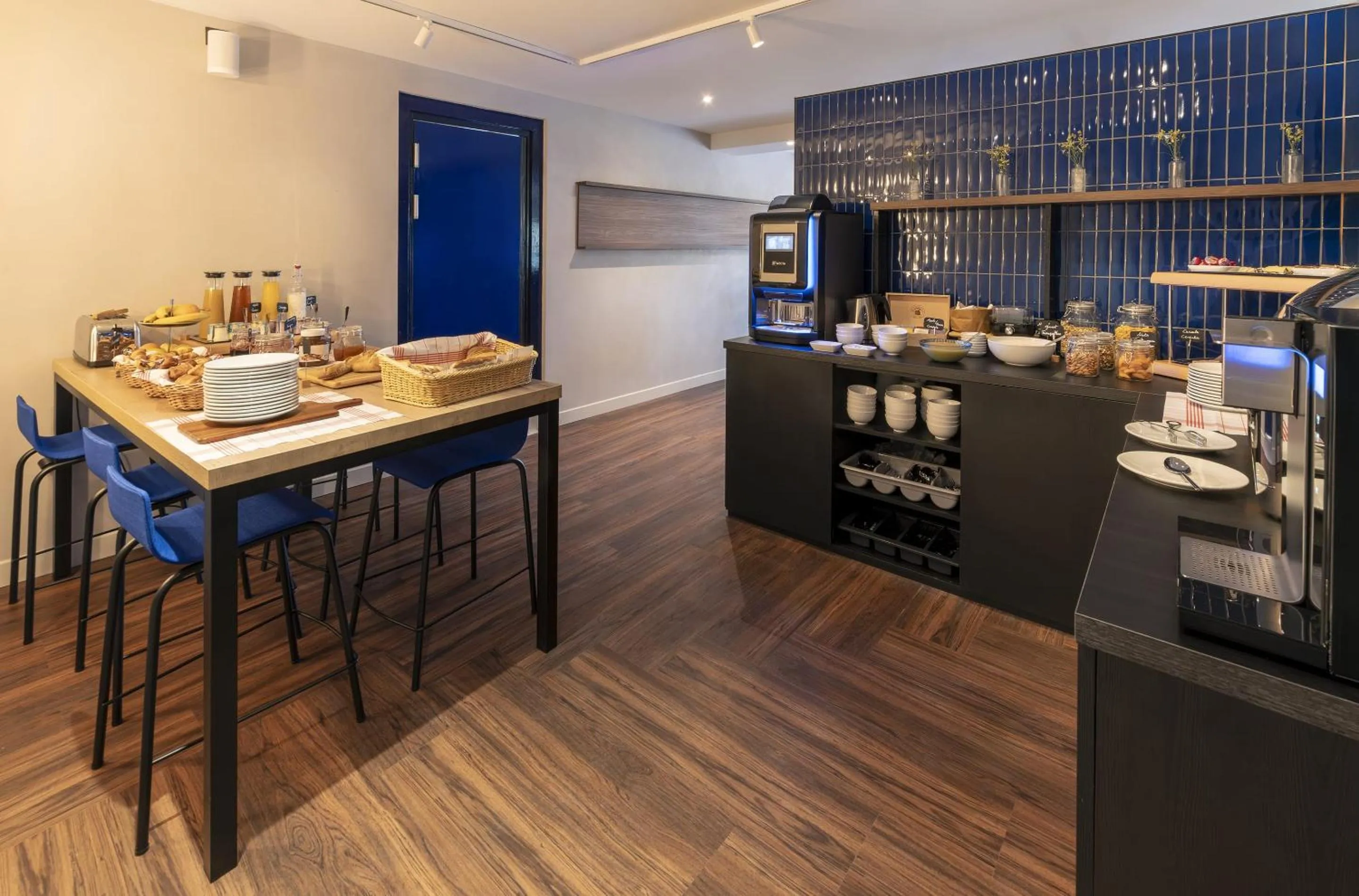 Buffet breakfast in Best Western Kobalt Annecy Nord - Epagny