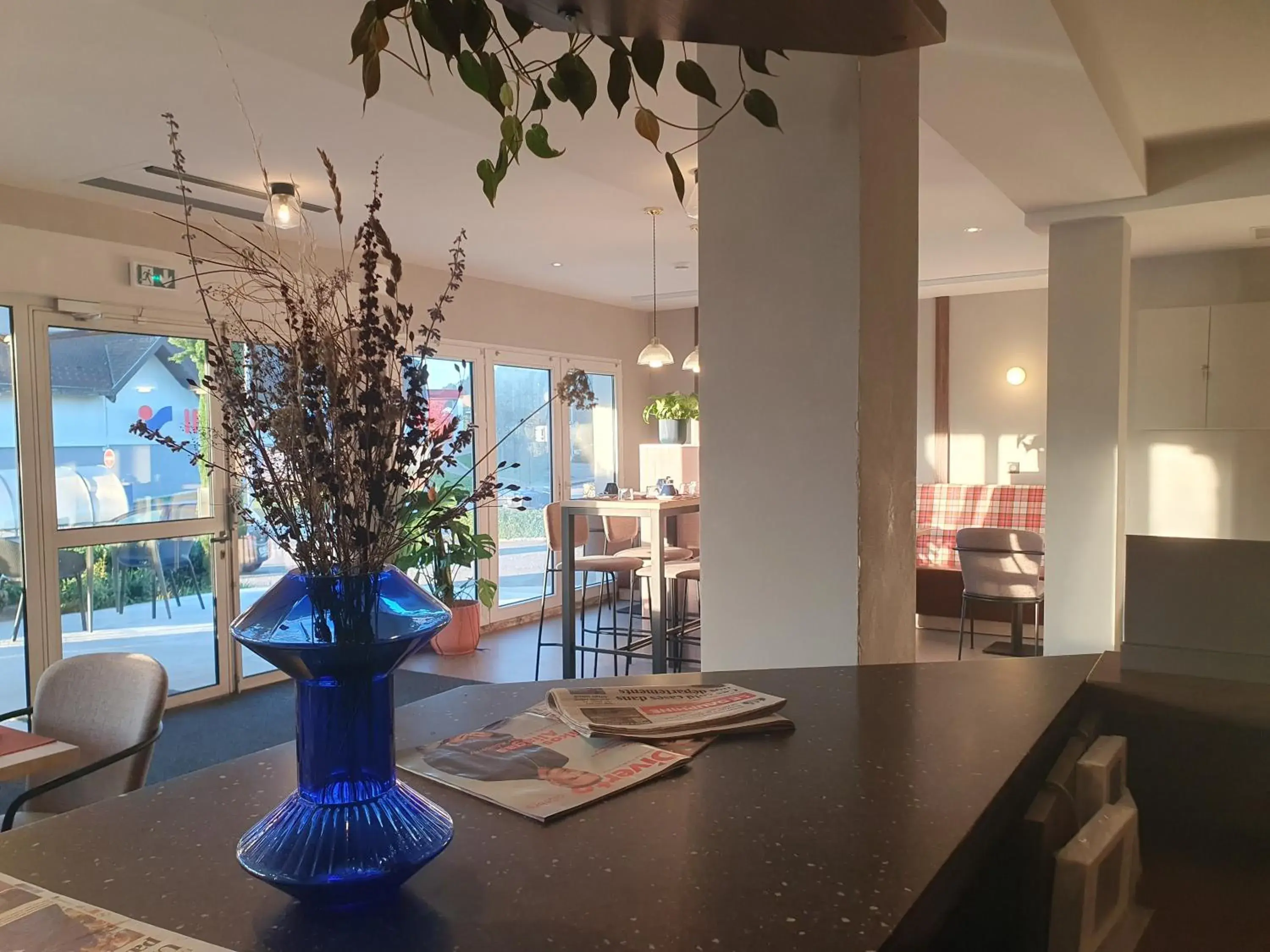 Lounge or bar in Best Western Kobalt Annecy Nord - Epagny Lounge or bar in Best Western Kobalt Annecy Nord - Epagny