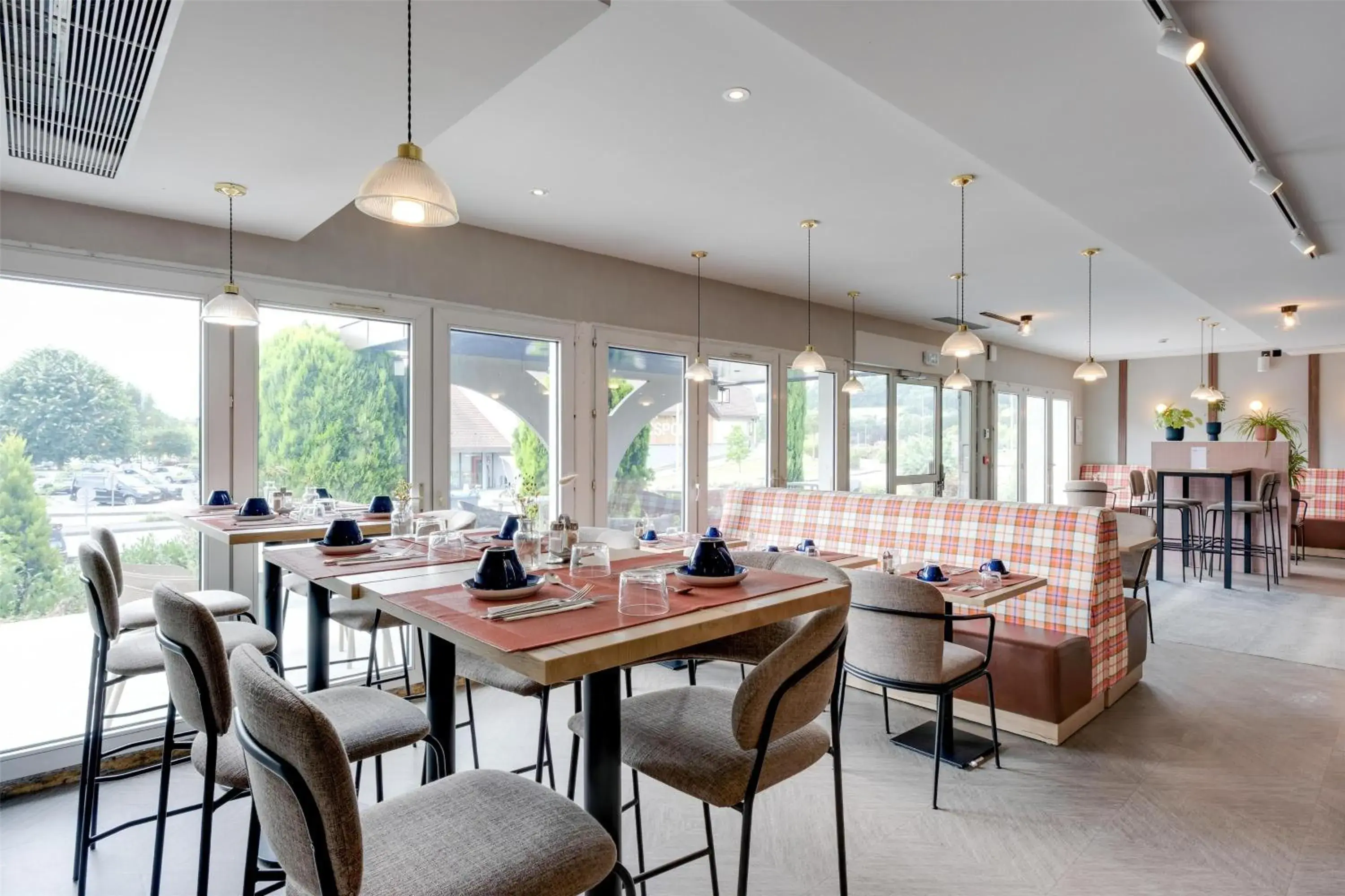 Lobby or reception in Best Western Kobalt Annecy Nord - Epagny Lobby or reception in Best Western Kobalt Annecy Nord - Epagny