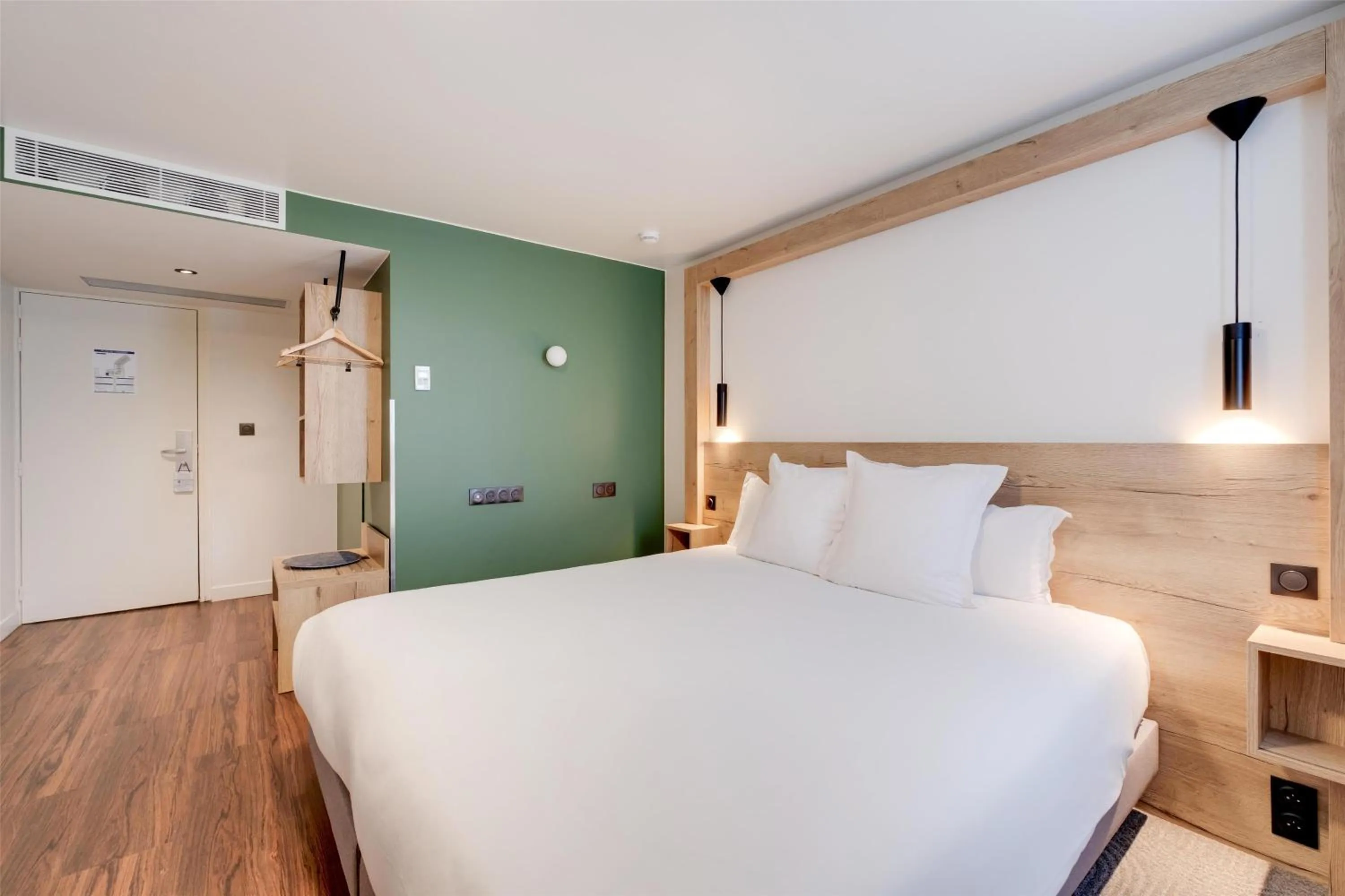 Bedroom, Bed in Best Western Kobalt Annecy Nord - Epagny