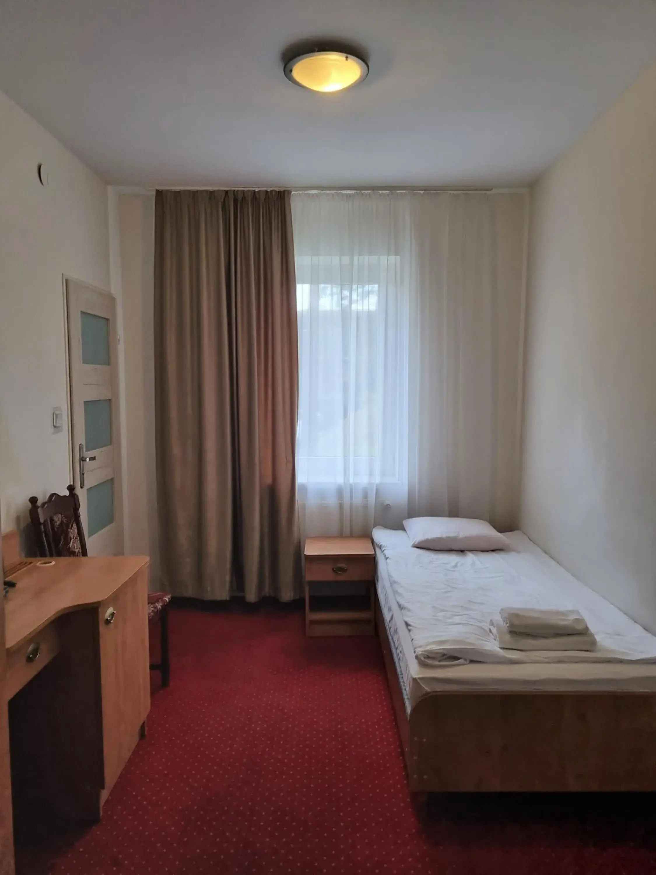 Small Single Room in Paradiso Park Small Single Room in Paradiso Park