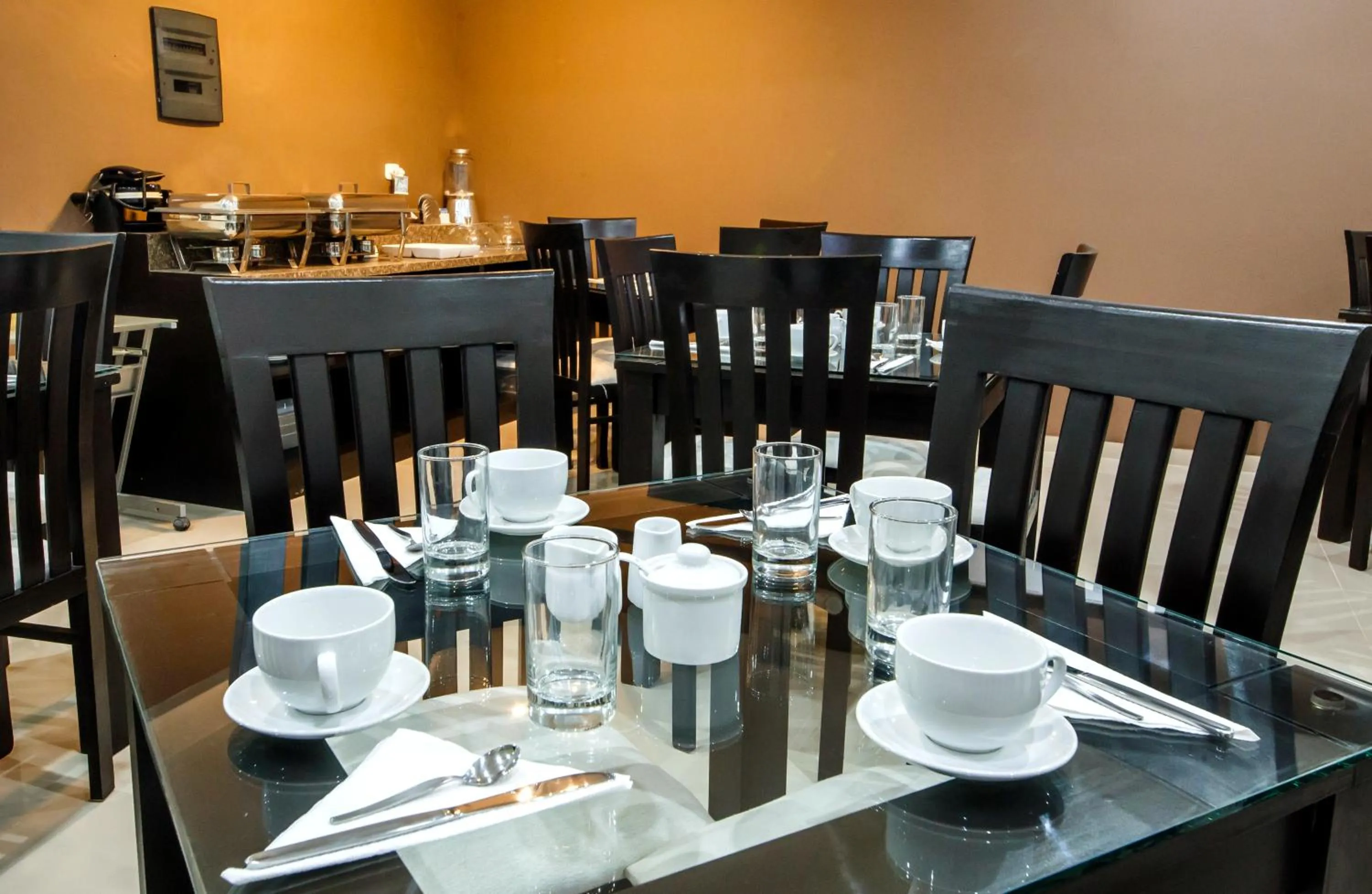 Restaurant/places to eat in Hotel Solec