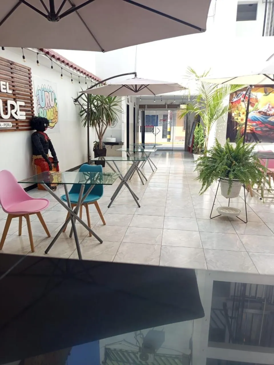 Restaurant/places to eat in Hotel Venture