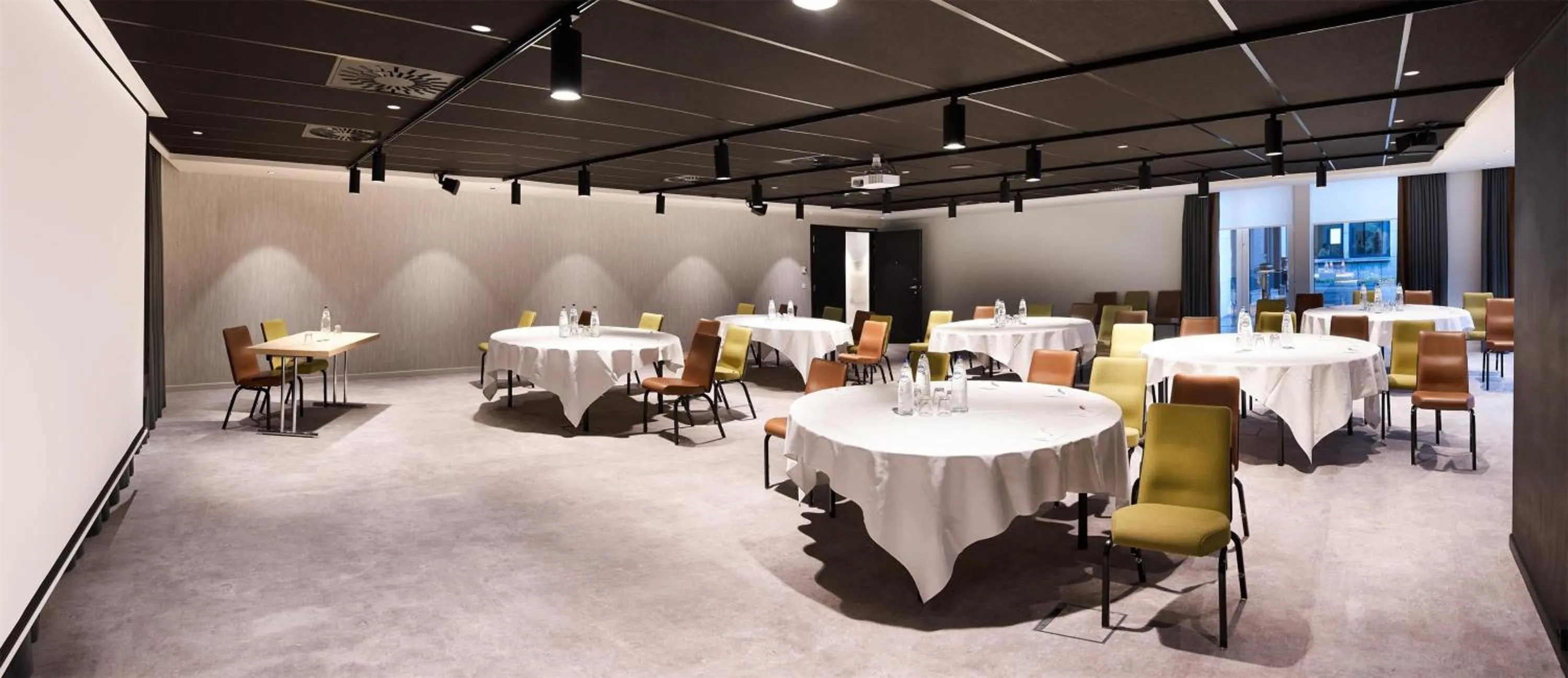 Lounge or bar in Park Inn By Radisson Brussels Airport