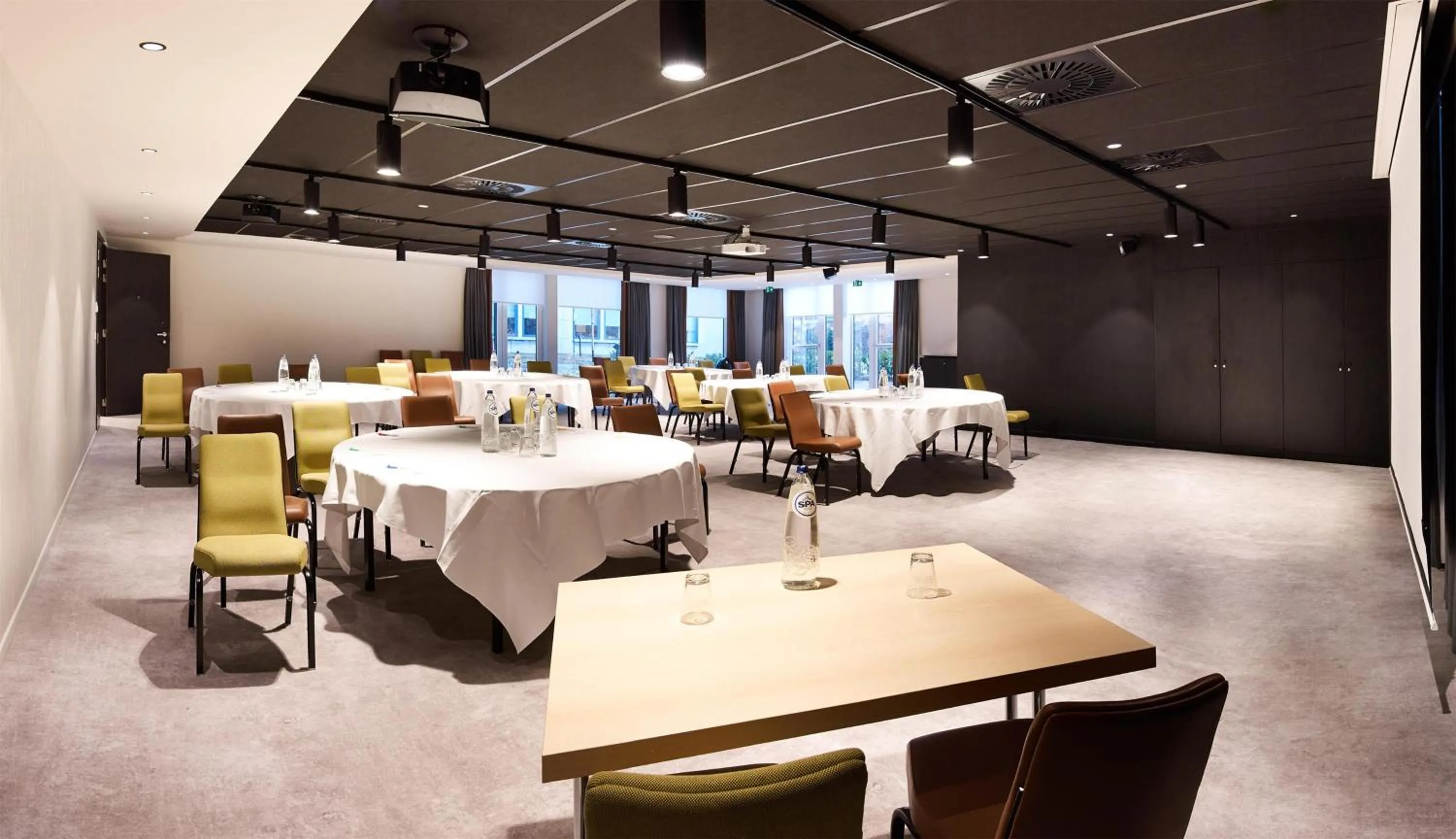 Lounge or bar in Park Inn By Radisson Brussels Airport