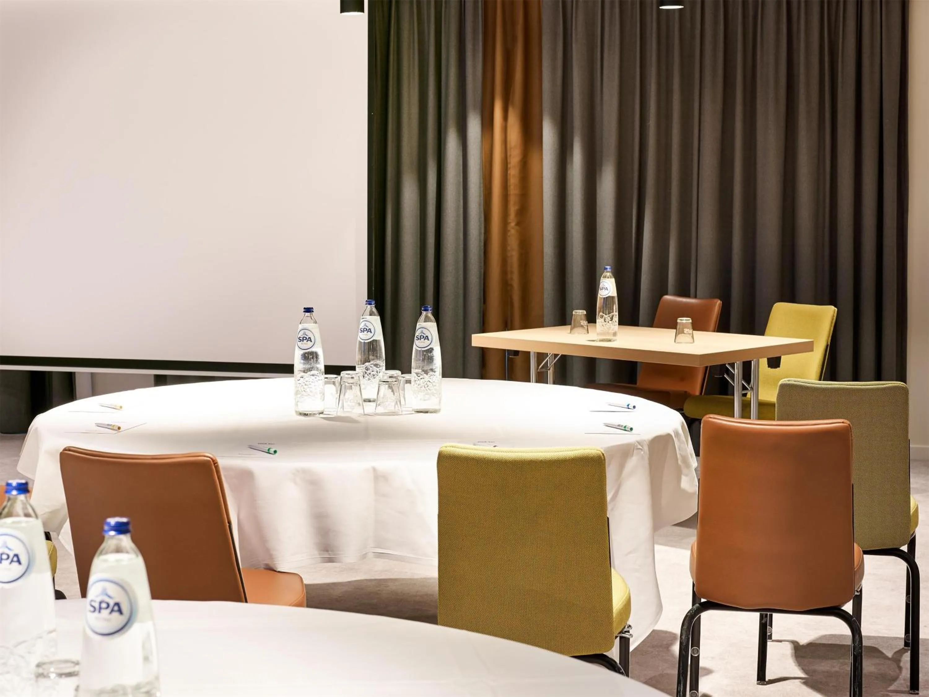 Lounge or bar in Park Inn By Radisson Brussels Airport