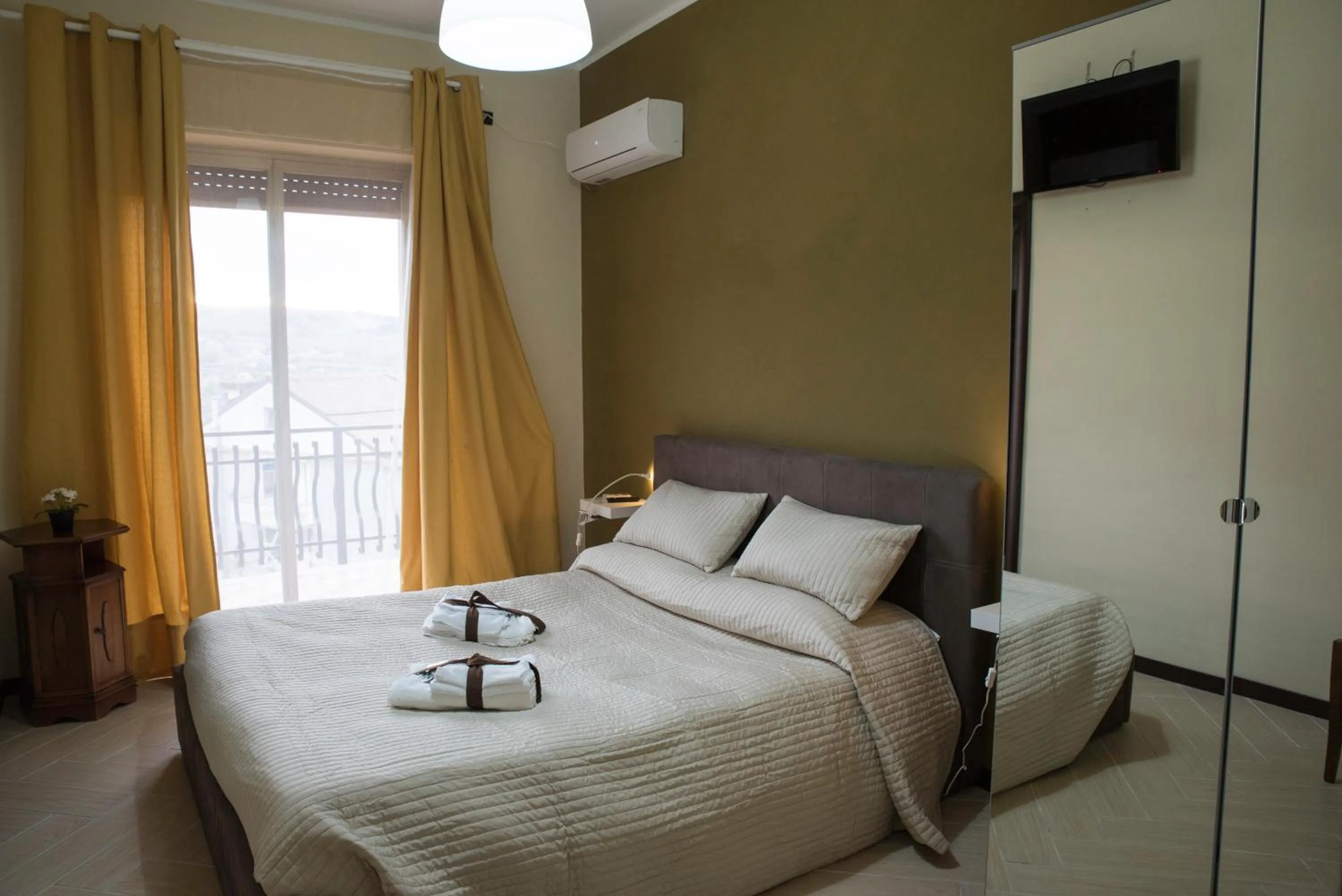 Bed in Il Centro Short Lets