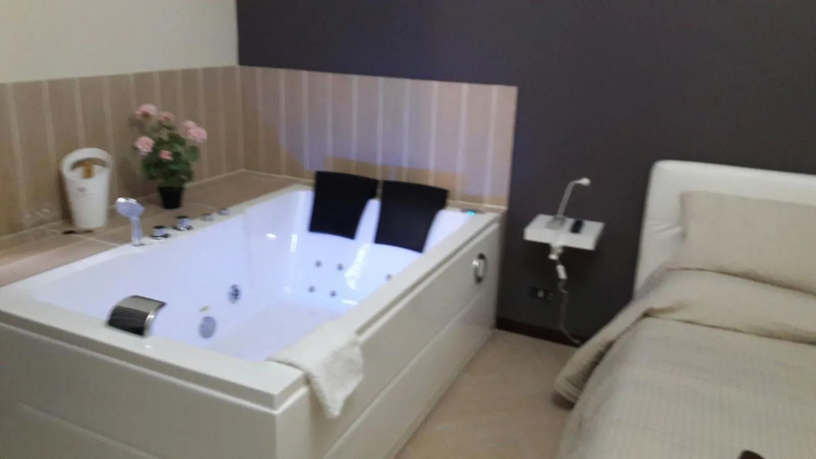 Photo of the whole room in Il Centro Short Lets