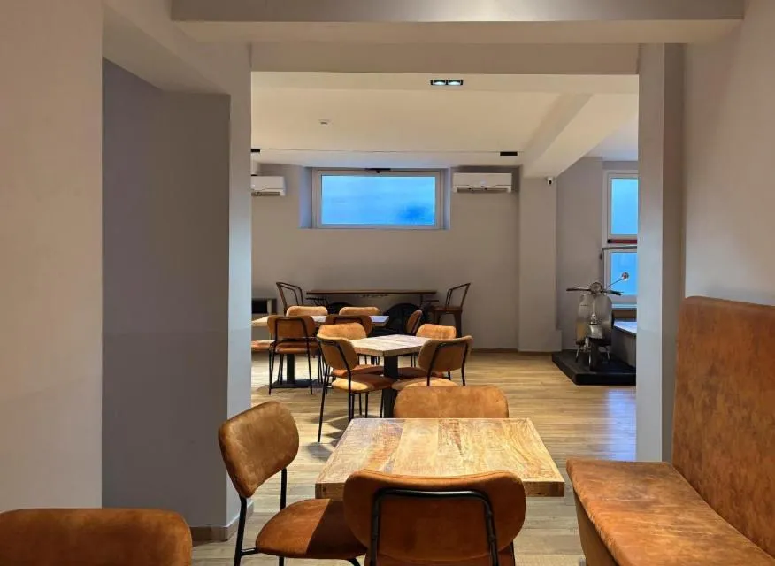 Communal lounge/ TV room in Hostel Trastevere