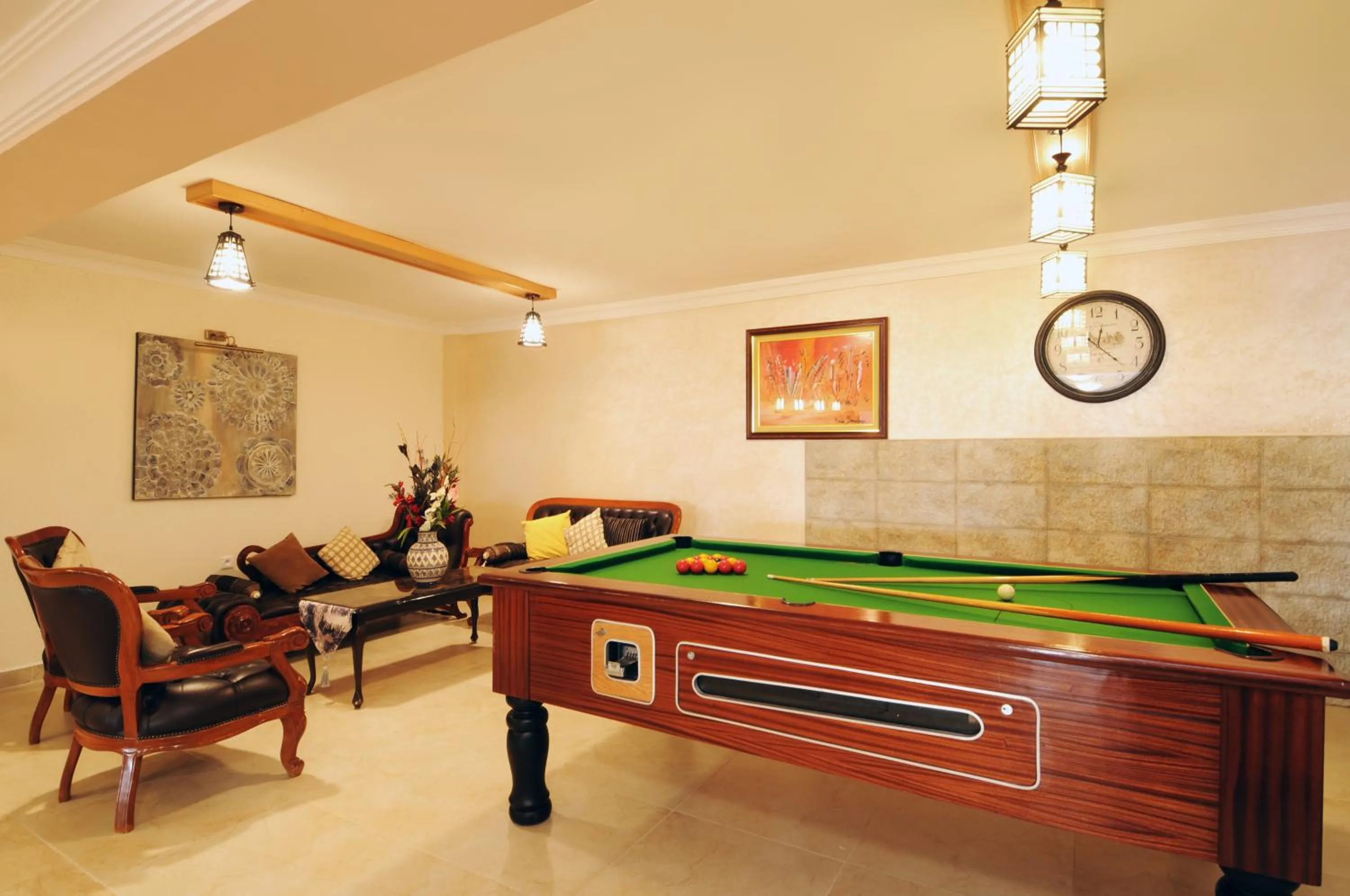 Communal lounge/ TV room in Aparthotel Les Oliviers Suites & Spa