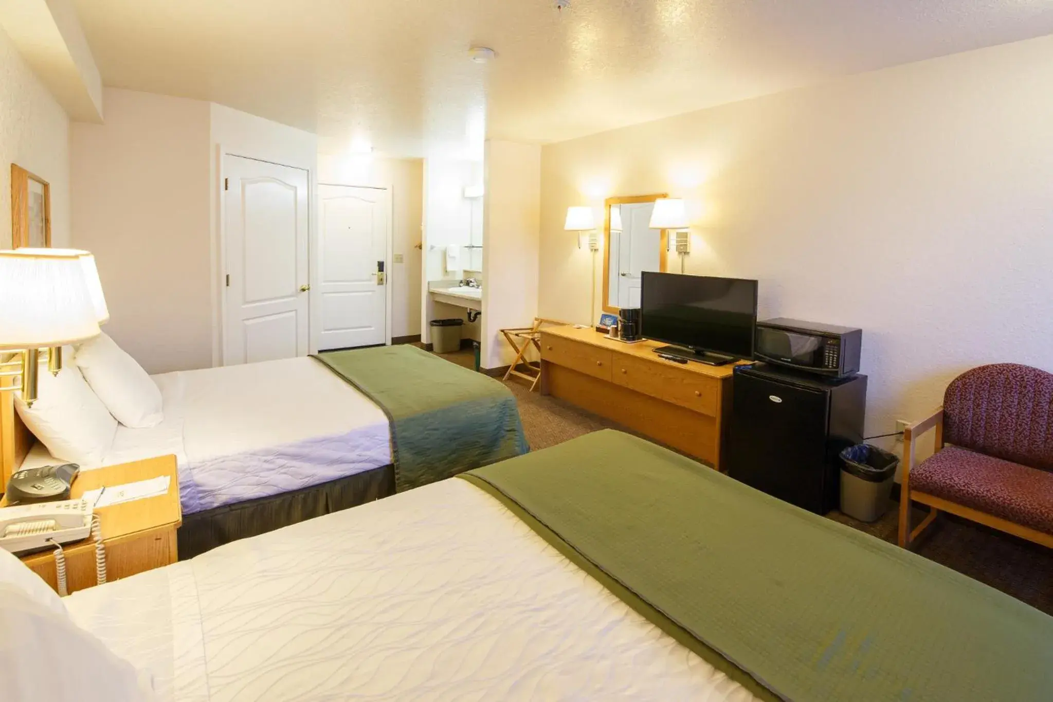 Bed in Murphys Inn Motel Bed in Murphys Inn Motel