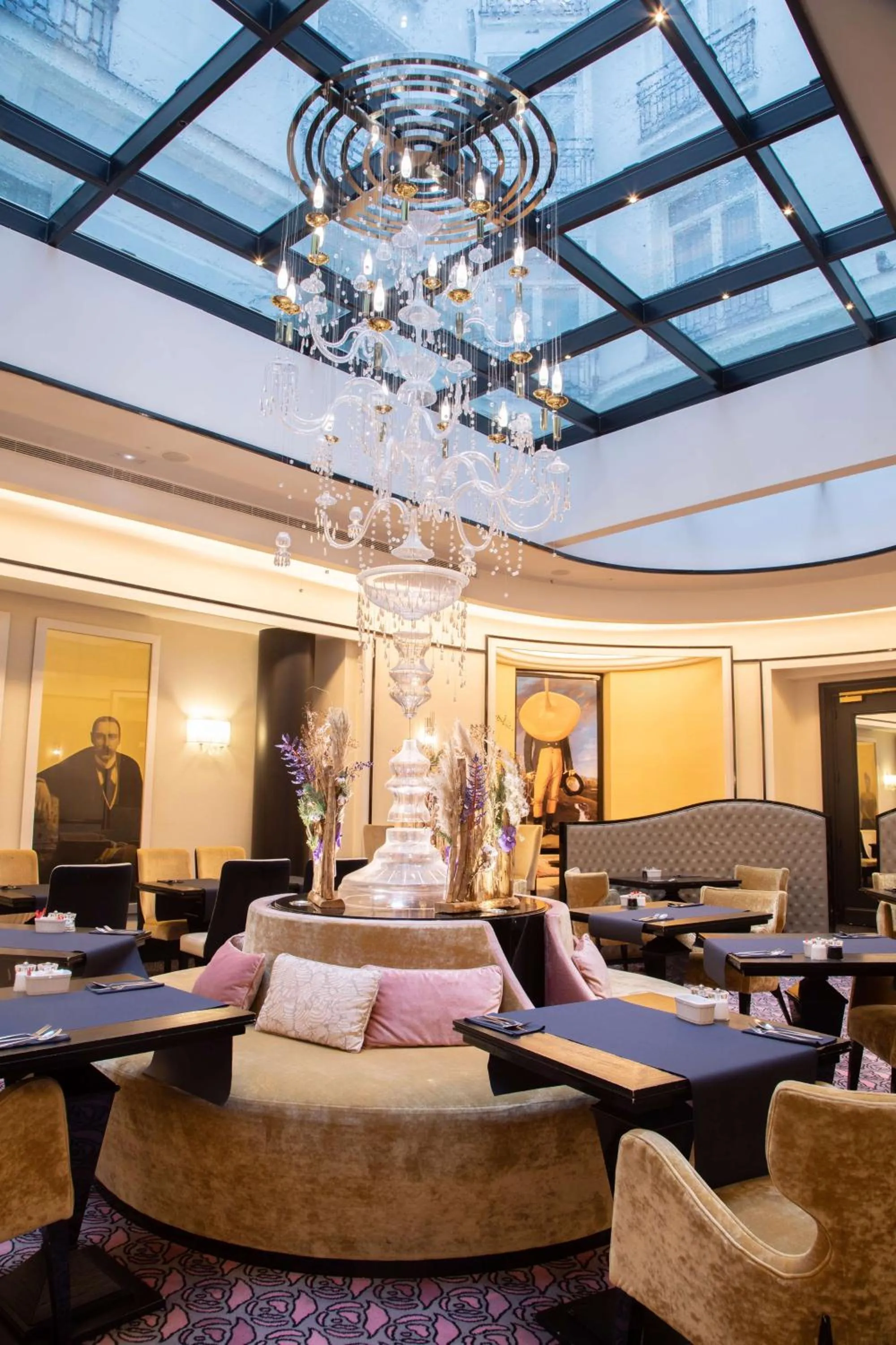 Restaurant/places to eat in Maison Astor Paris, Curio Collection by Hilton