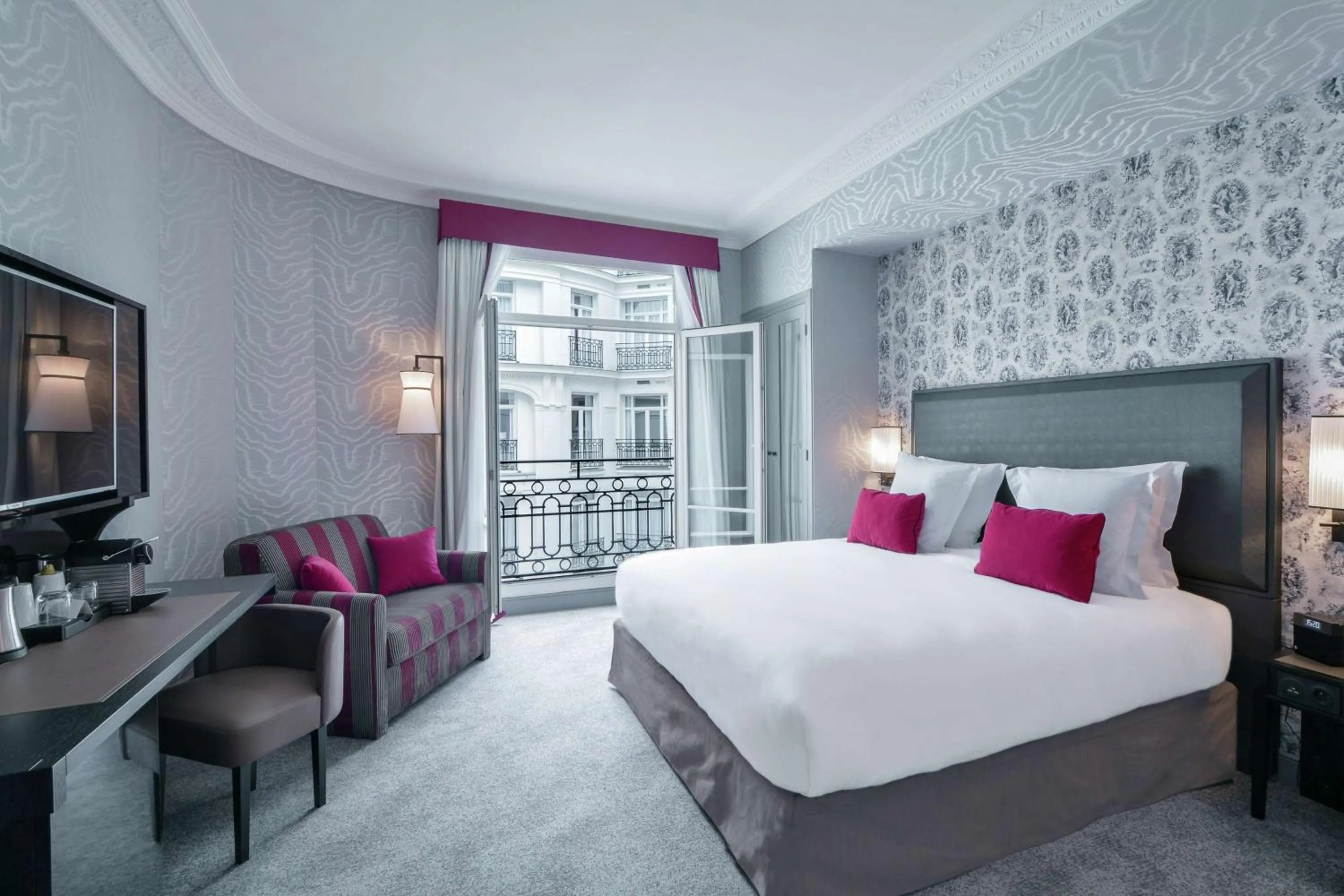 Bedroom, Bed in Maison Astor Paris, Curio Collection by Hilton