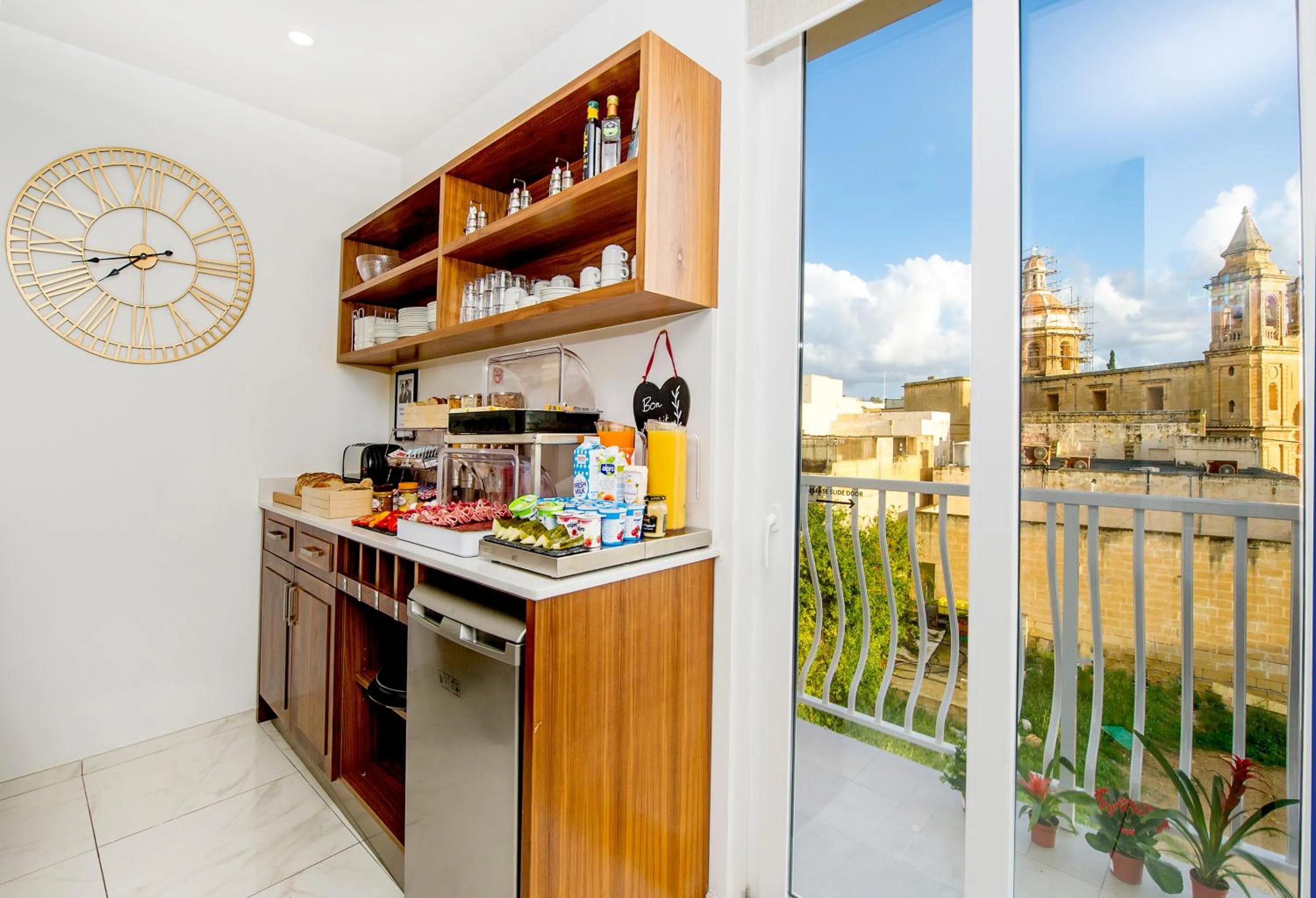 Communal kitchen in South Wind Guesthouse