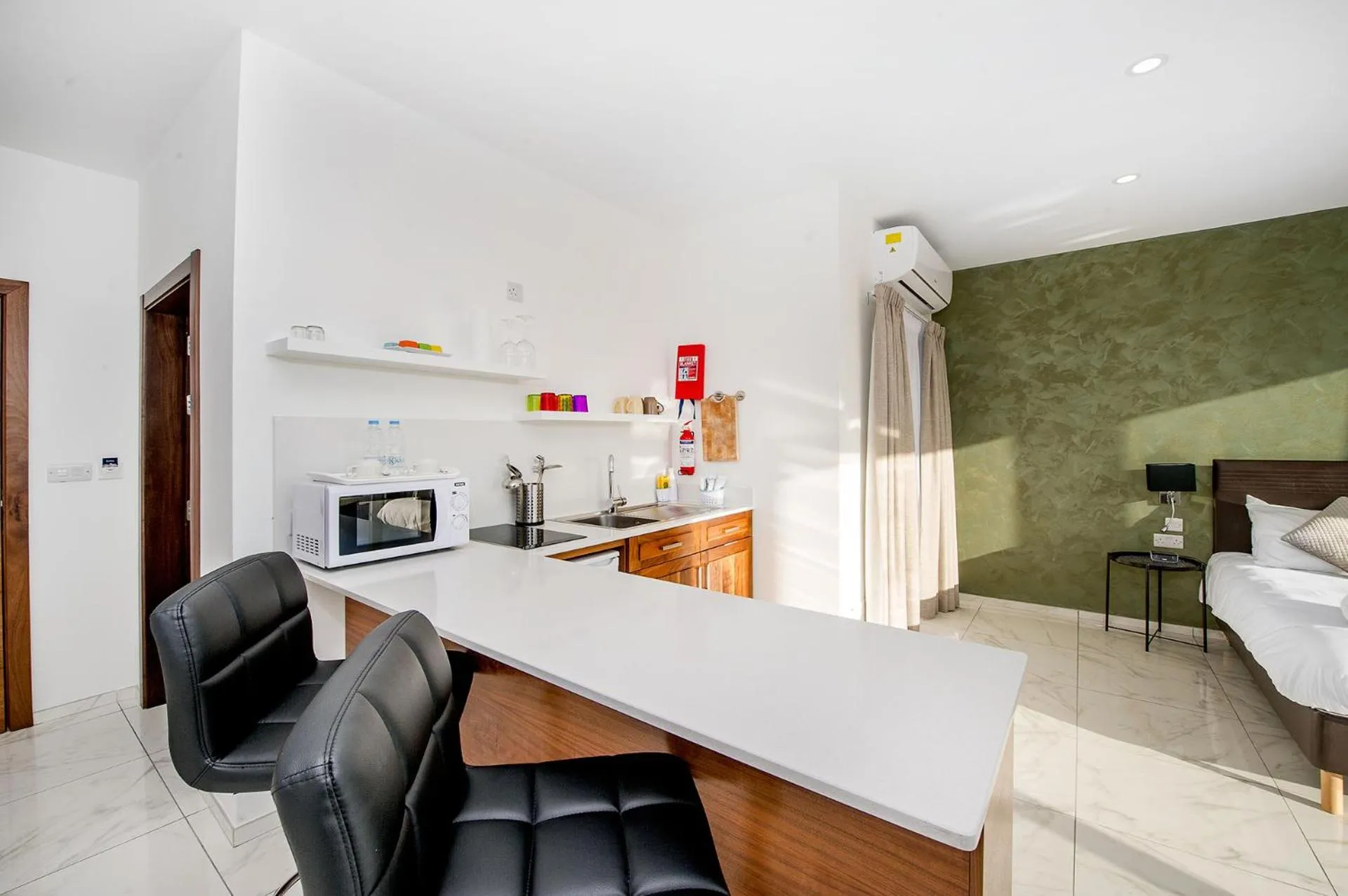 Kitchen or kitchenette in South Wind Guesthouse