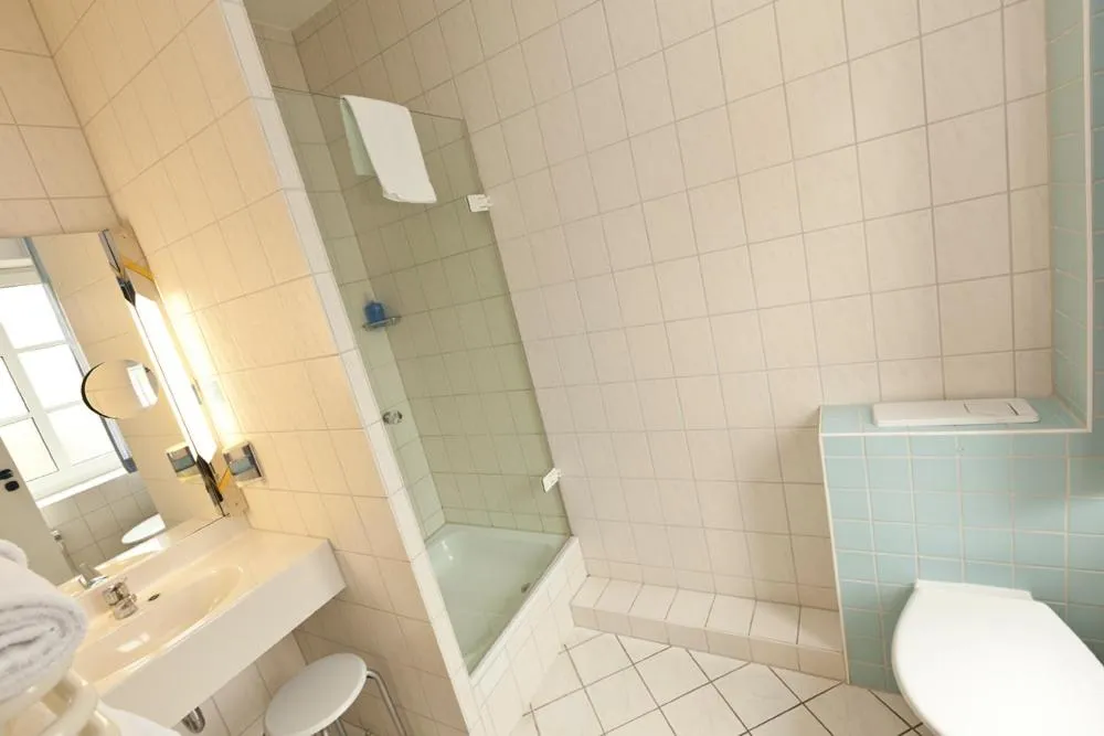 Shower in Hotel Ingeborg