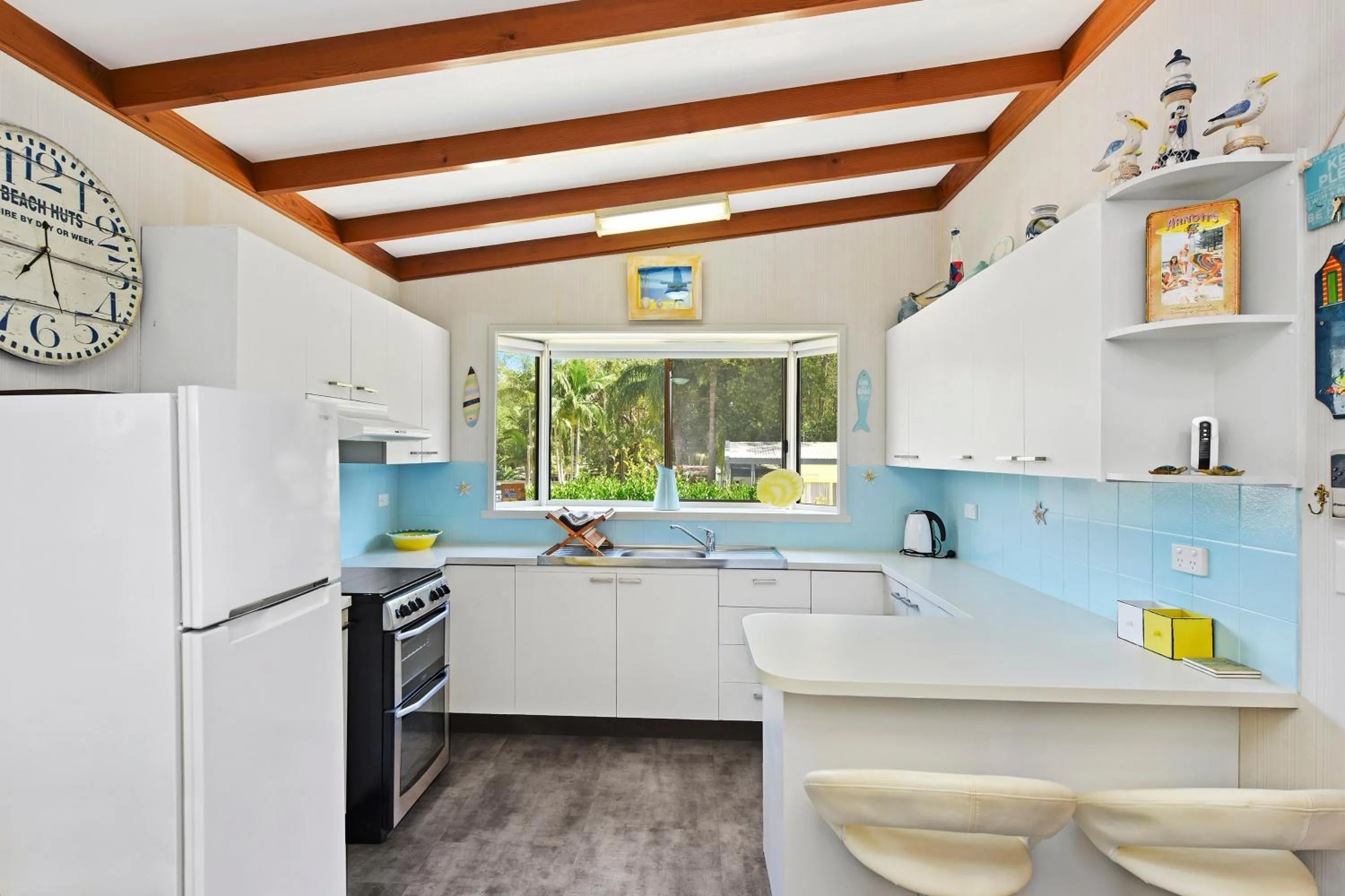 Kitchen or kitchenette in Flynns Beach Caravan Park
