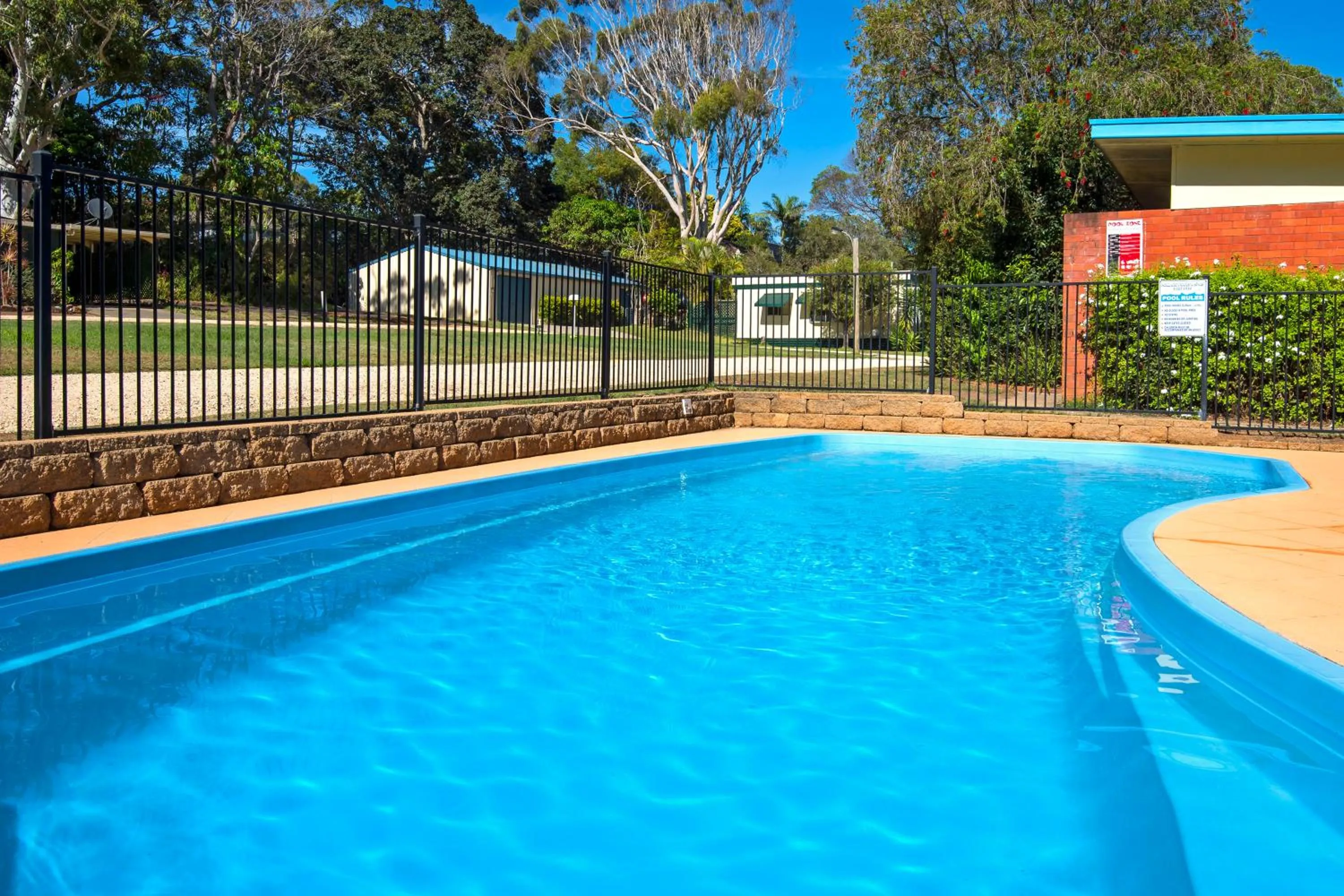 Swimming pool in Flynns Beach Caravan Park