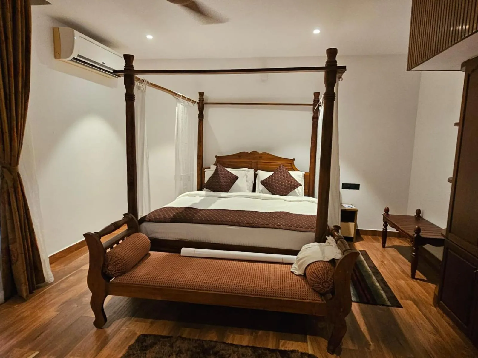 Executive Suite in The Isle By Area 707