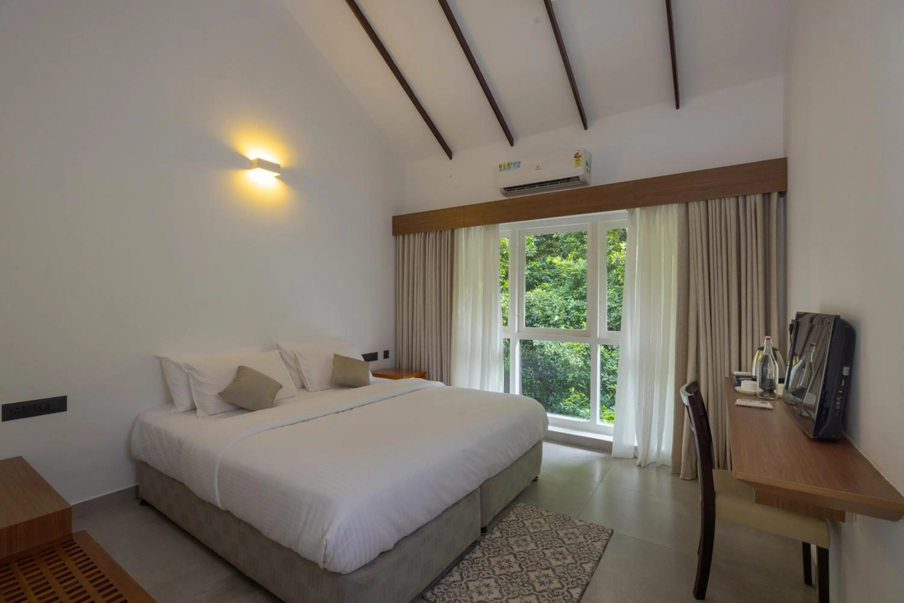 Deluxe Double Room in The Isle By Area 707