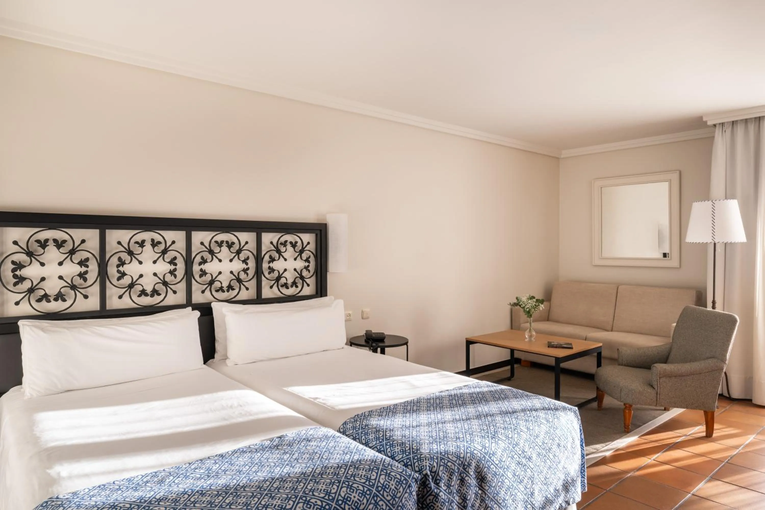 Photo of the whole room, Bed in Parador de Málaga Gibralfaro