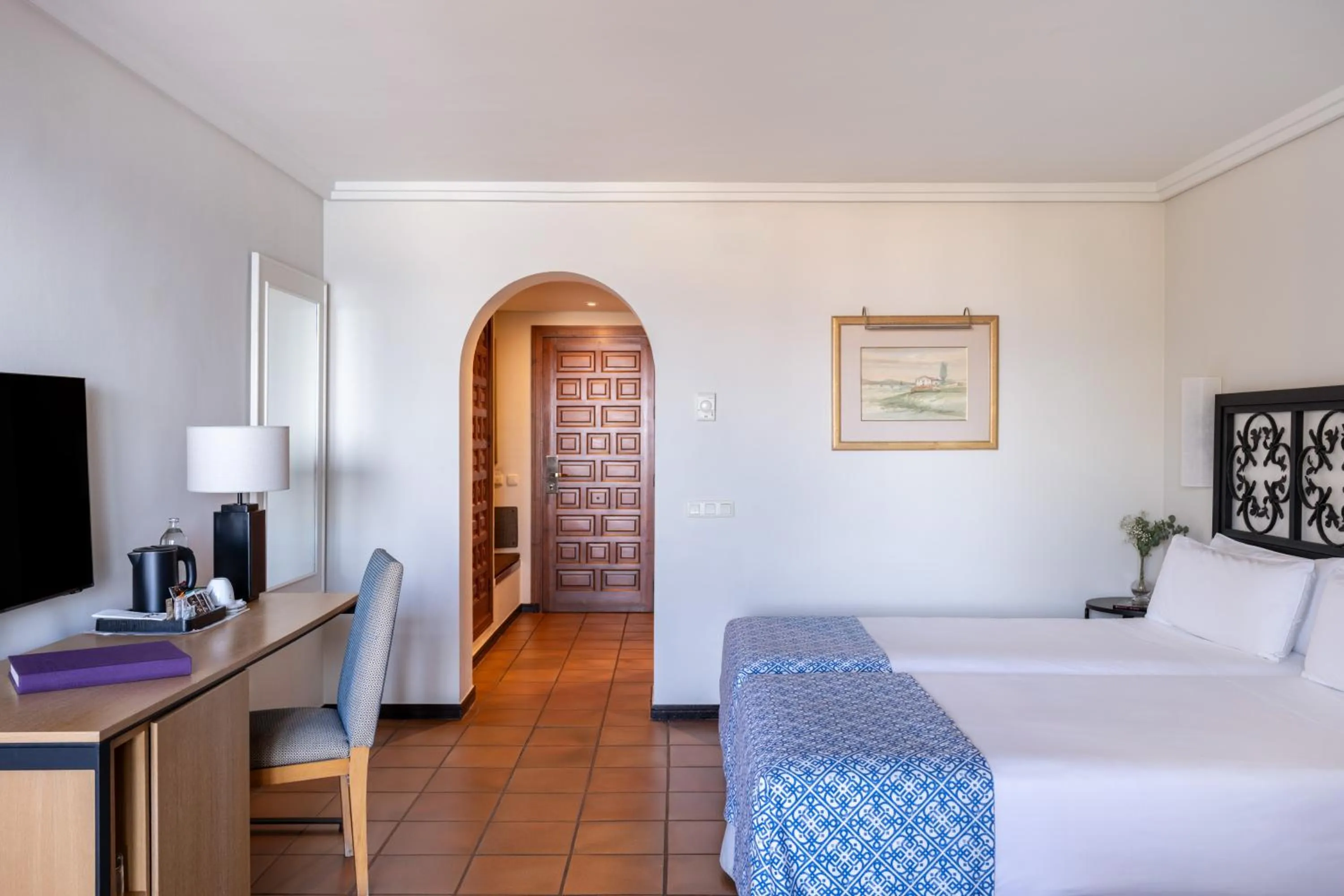 Photo of the whole room, Bed in Parador de Málaga Gibralfaro