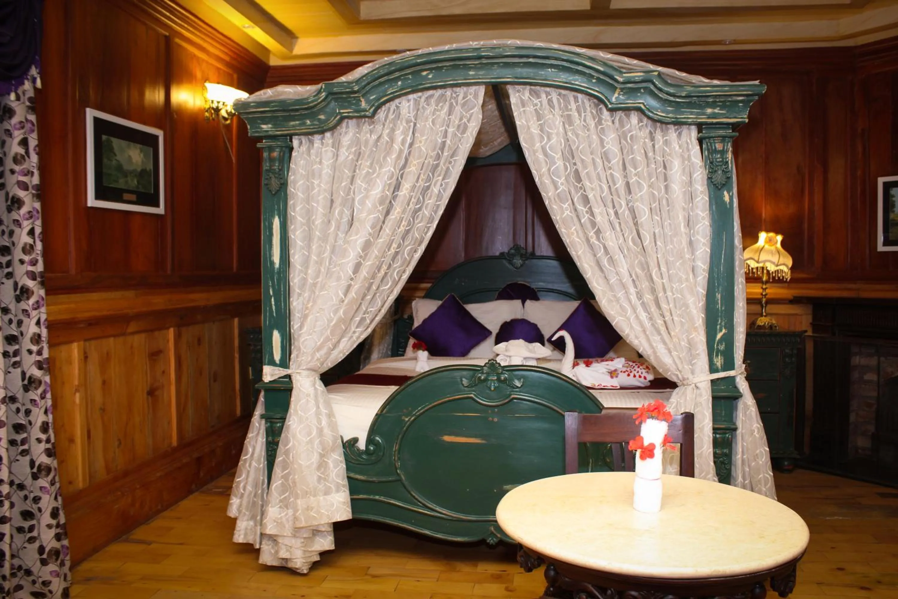 Photo of the whole room, Bed in West Downs - The Heritage Resort