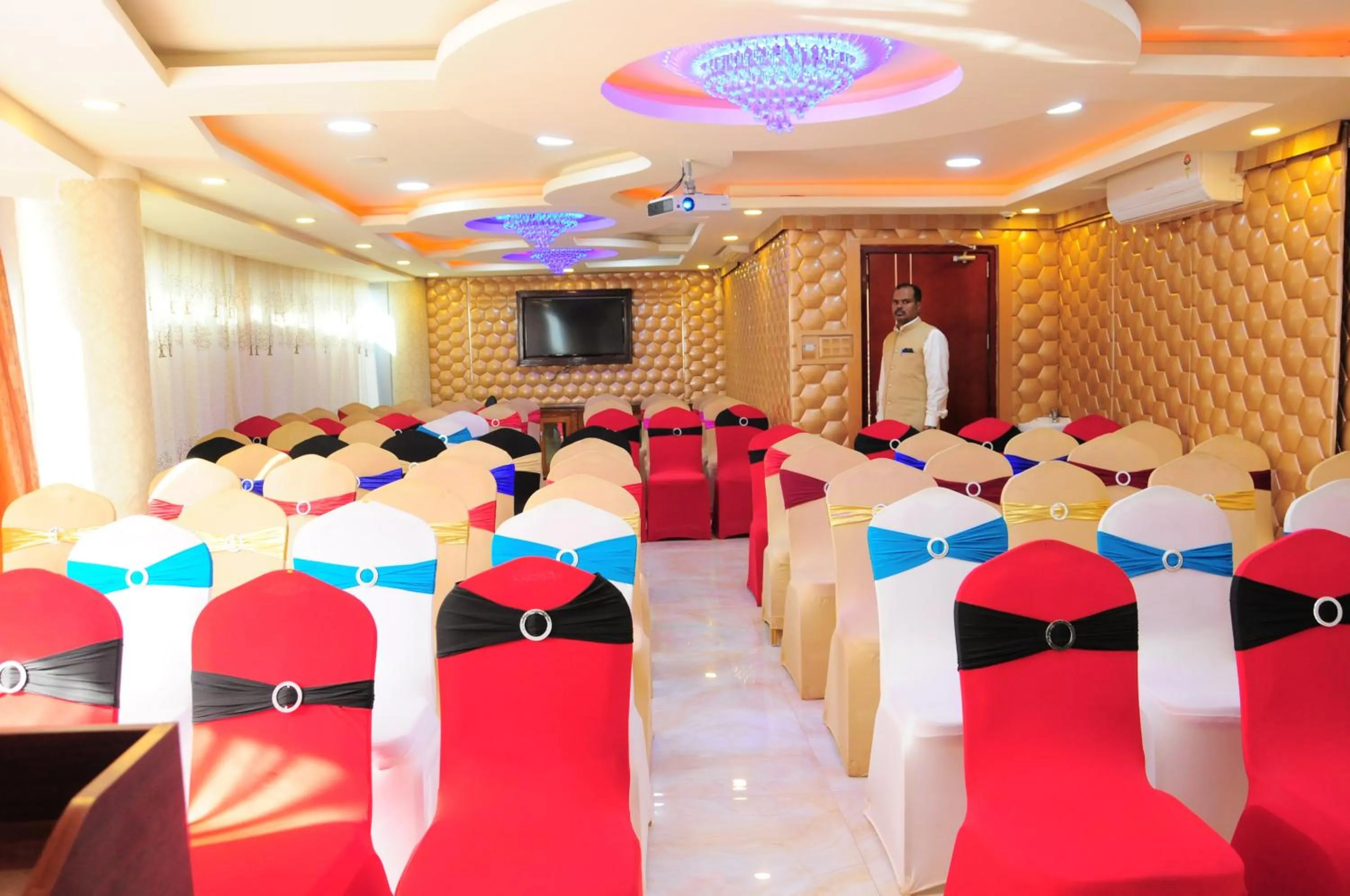 Banquet/Function facilities in Hyders Park The Business Hotel