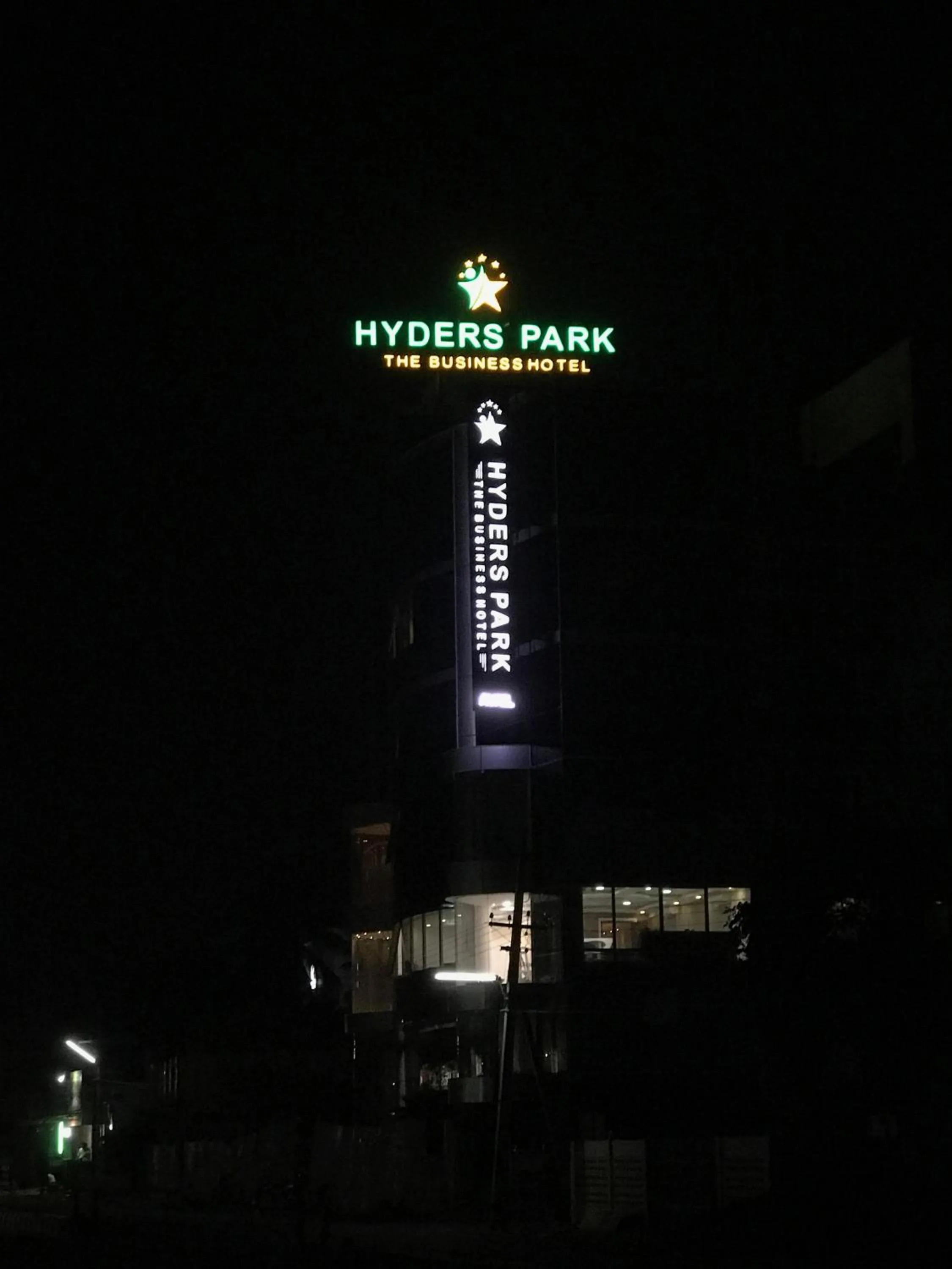 Facade/entrance in Hyders Park The Business Hotel