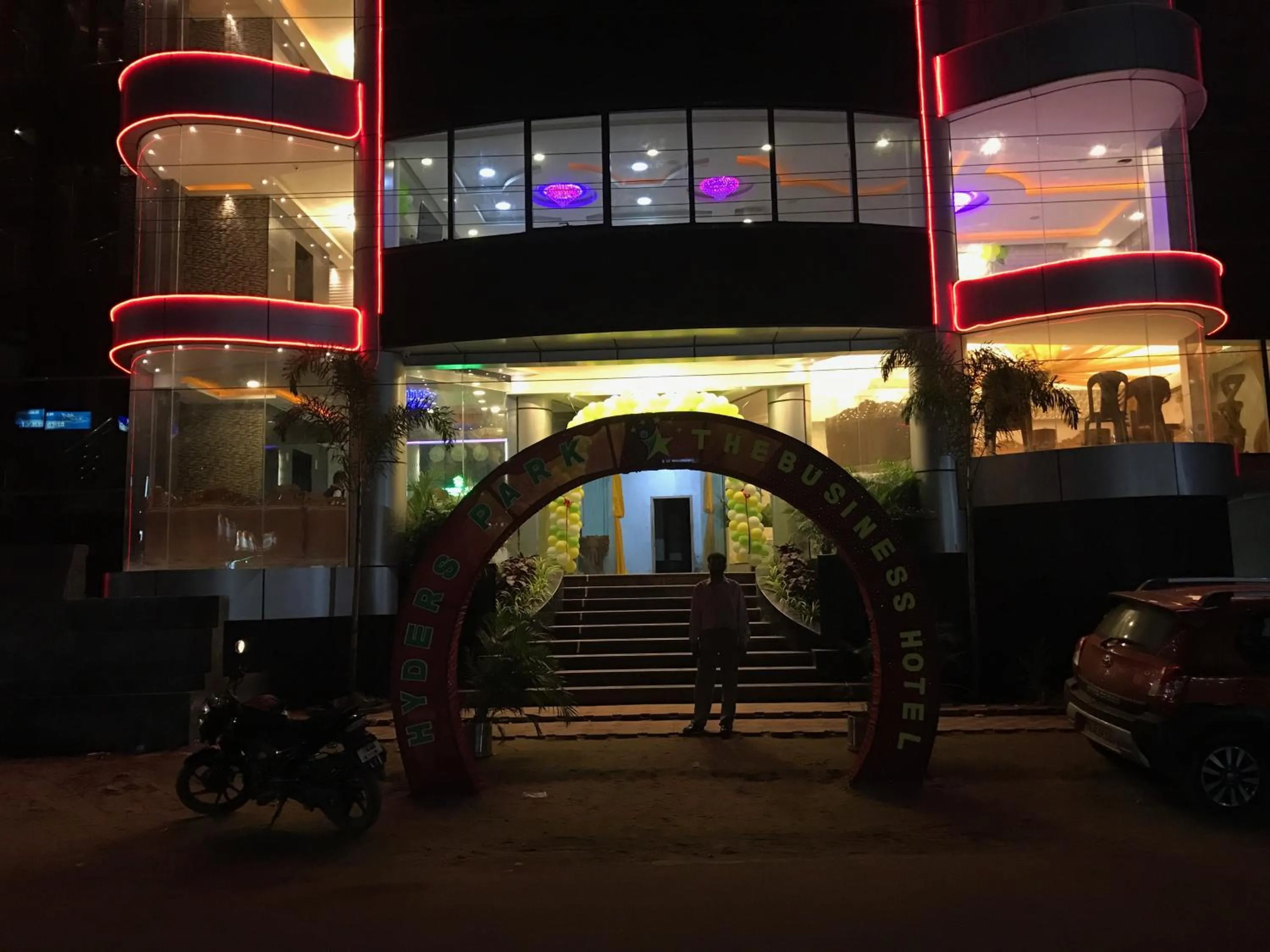 Facade/entrance in Hyders Park The Business Hotel