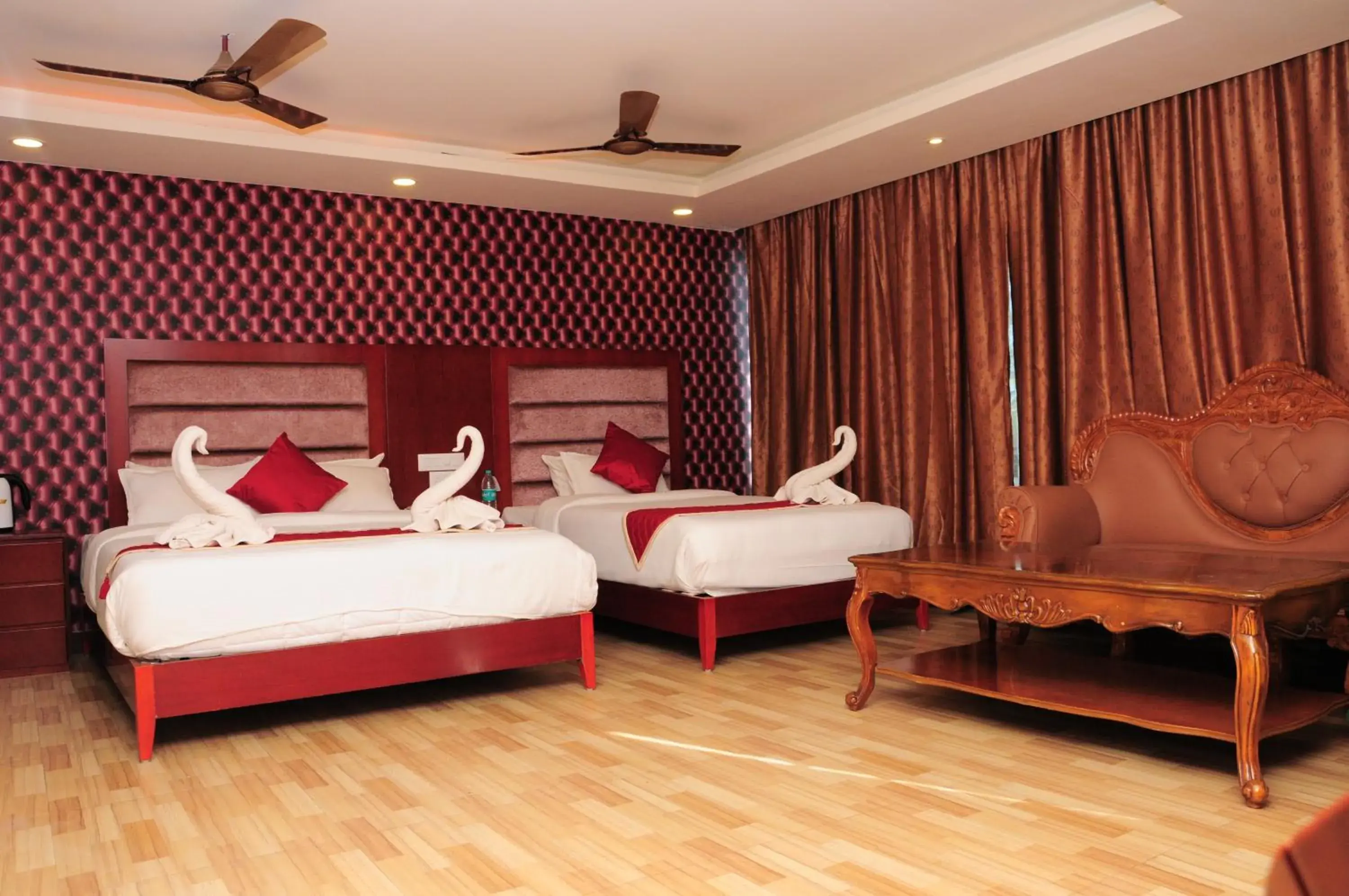 Bedroom, Bed in Hyders Park The Business Hotel Bedroom, Bed in Hyders Park The Business Hotel