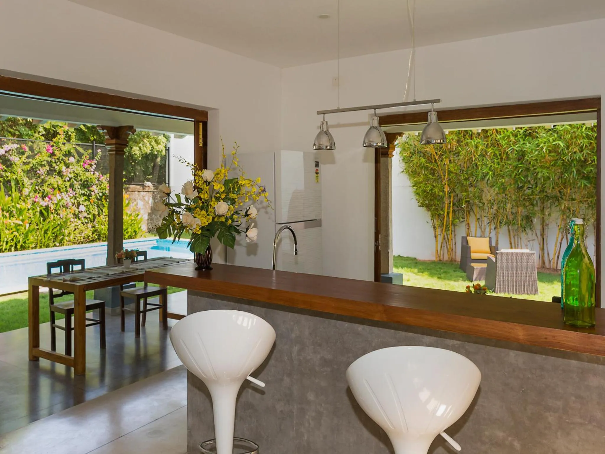 Restaurant/places to eat in Kadal The Beach House