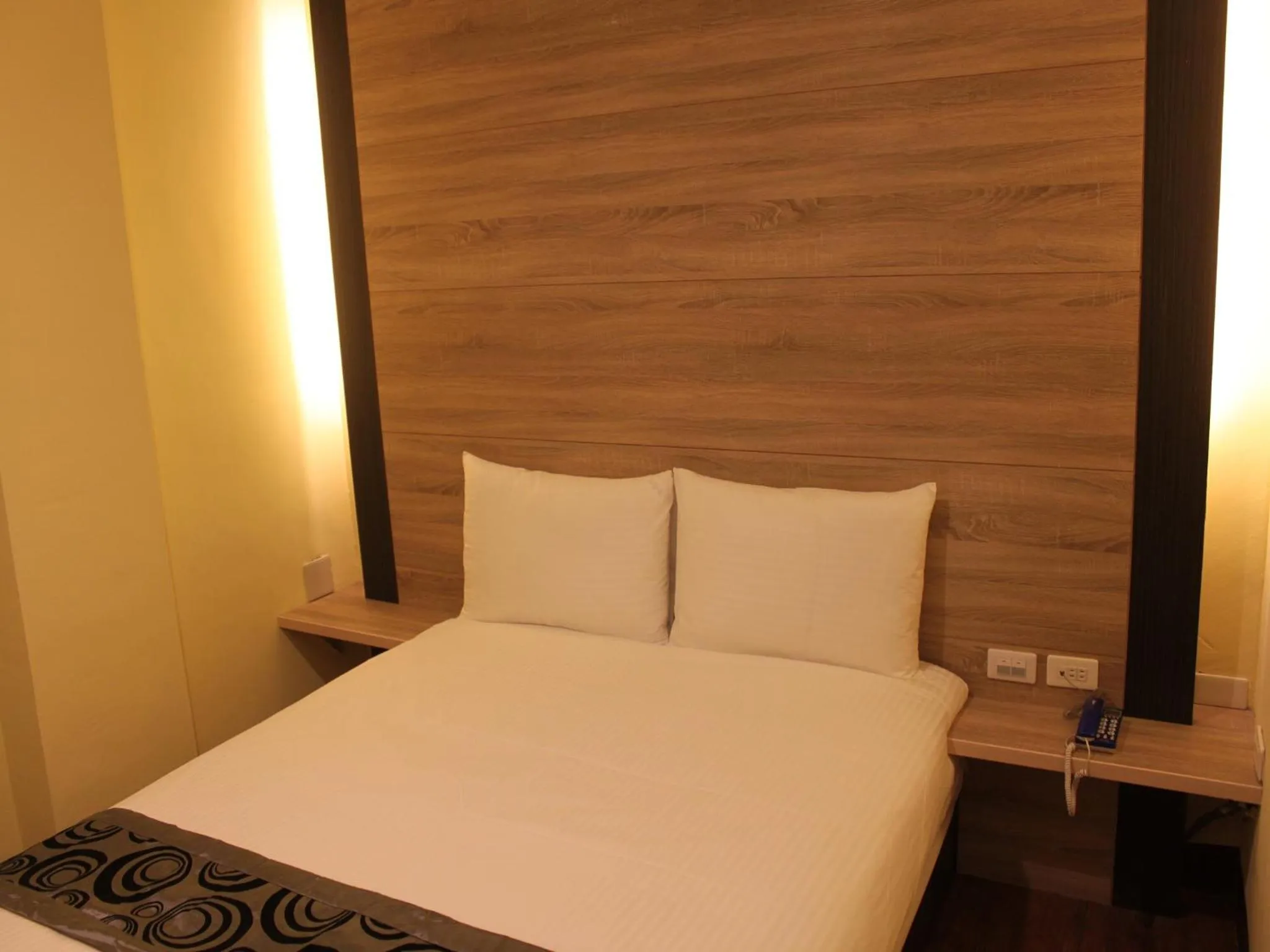 Decorative detail, Bed in Shan Shui Hostel