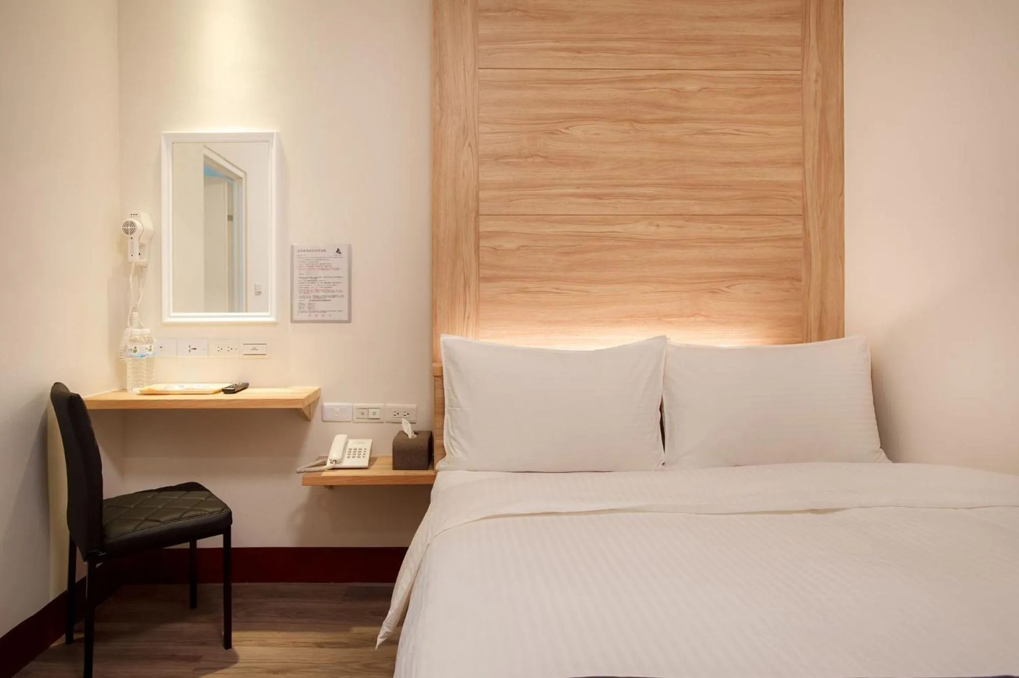 Photo of the whole room, Bed in Shan Shui Hostel