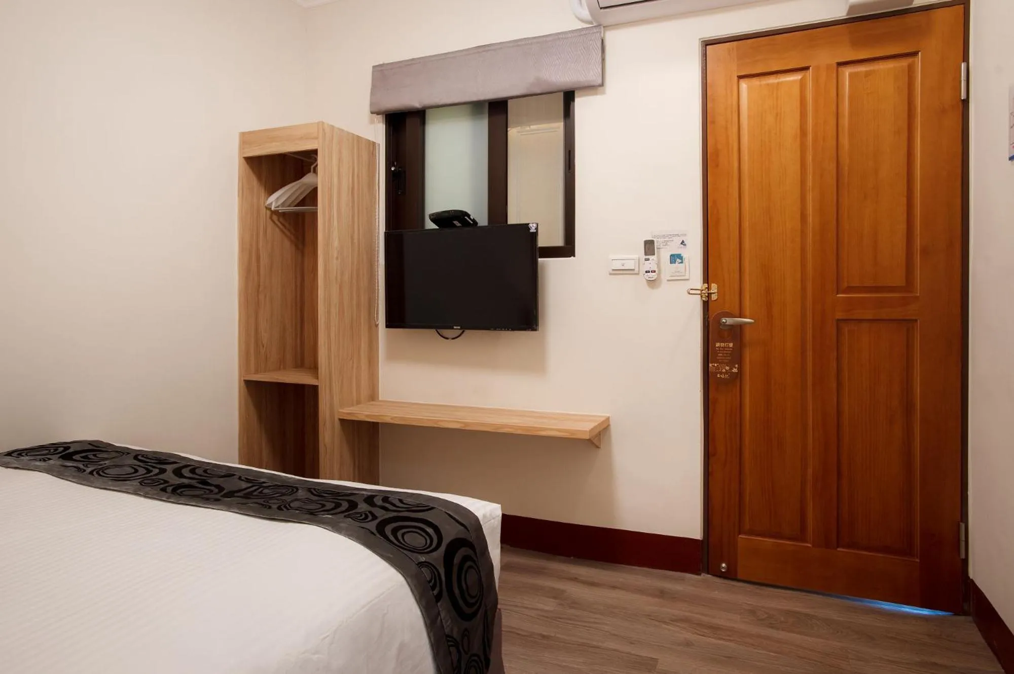 Photo of the whole room, Bed in Shan Shui Hostel