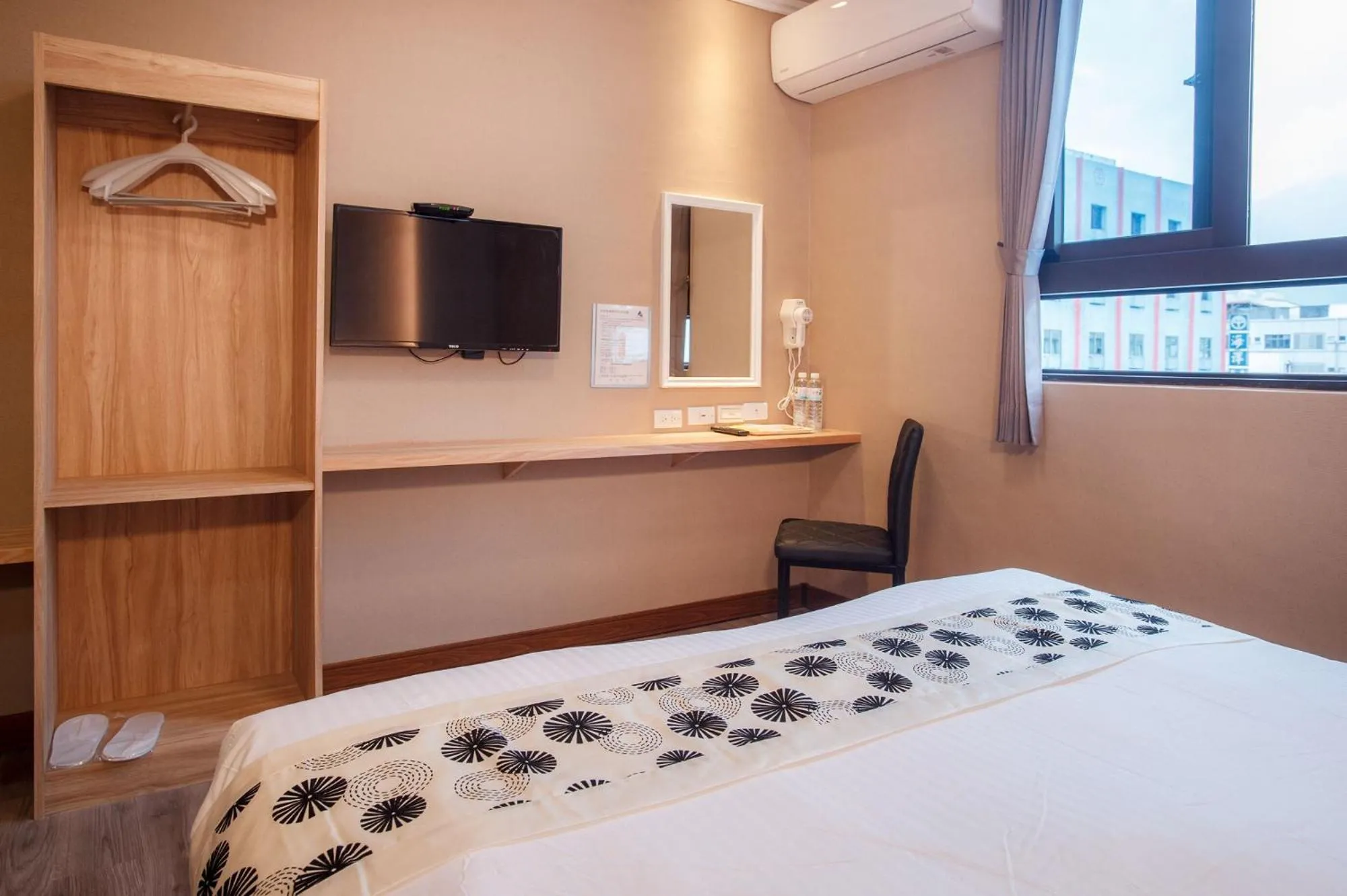 Photo of the whole room, Bed in Shan Shui Hostel