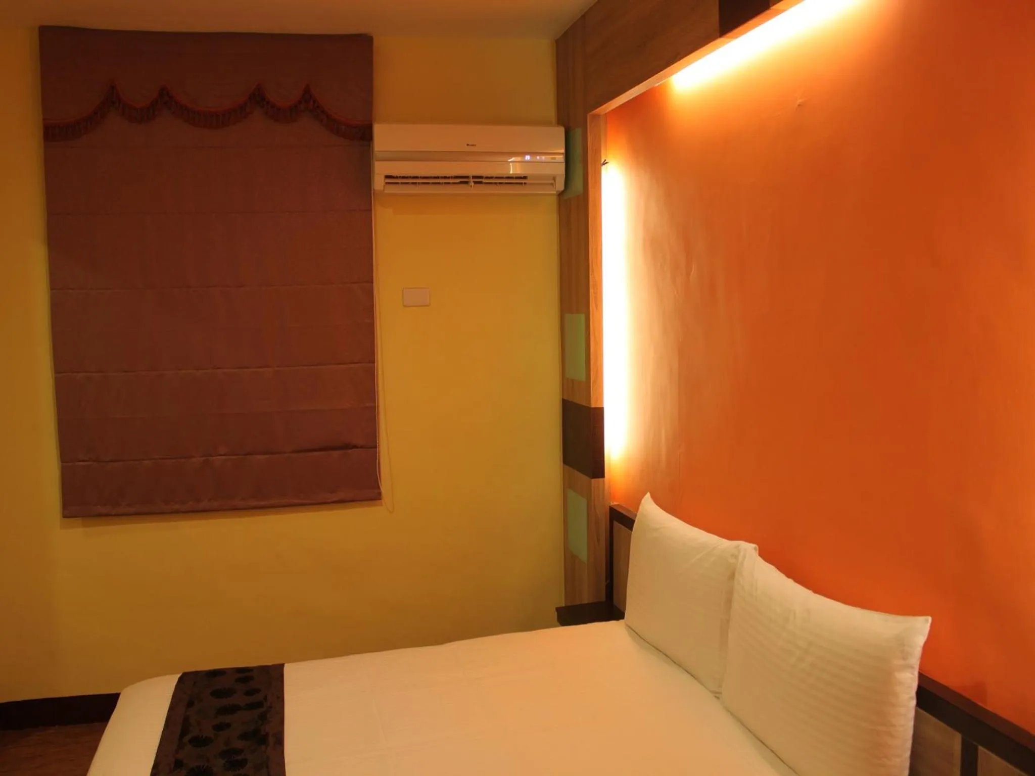 Decorative detail, Bed in Shan Shui Hostel