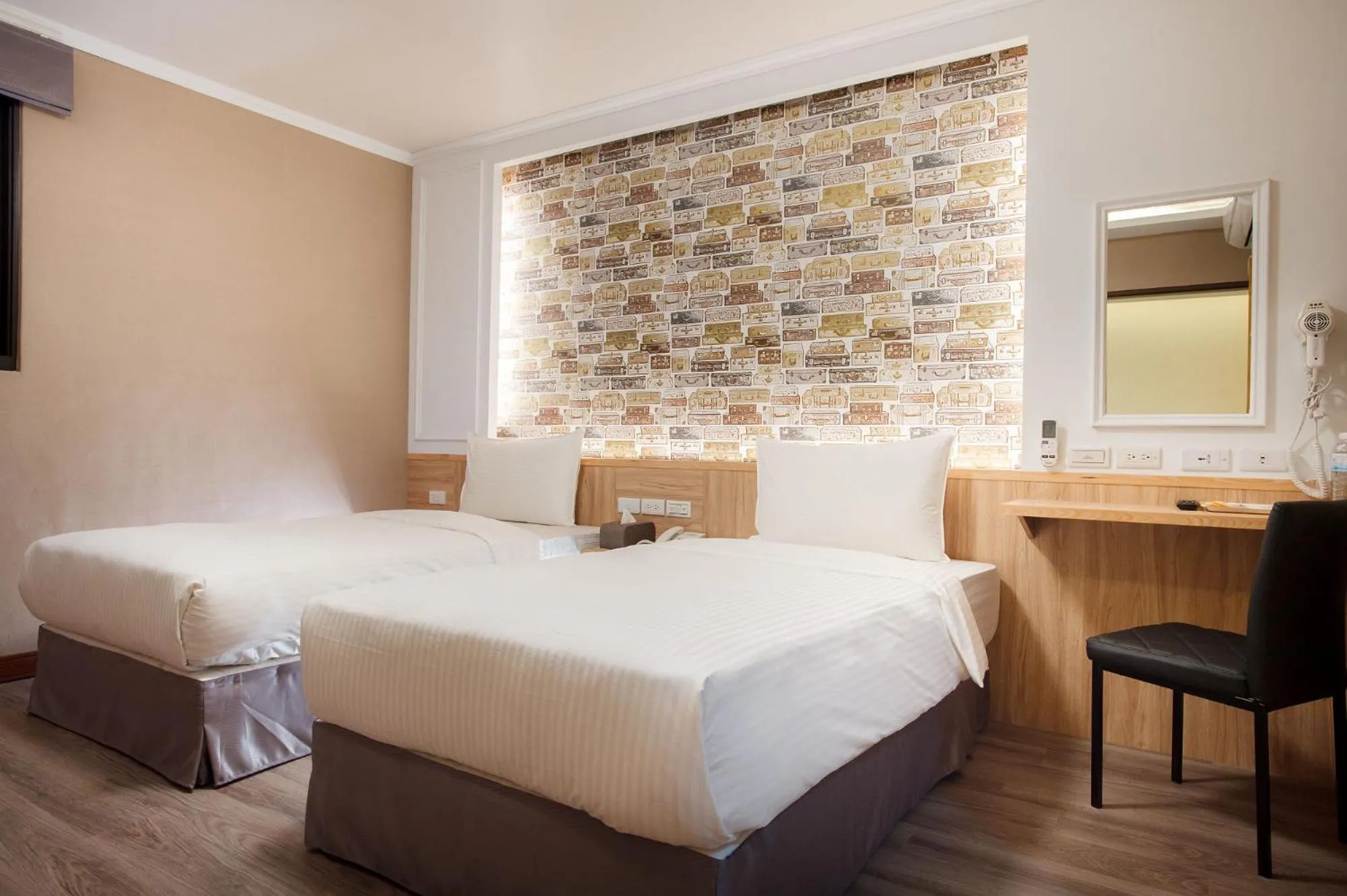 Photo of the whole room, Bed in Shan Shui Hostel