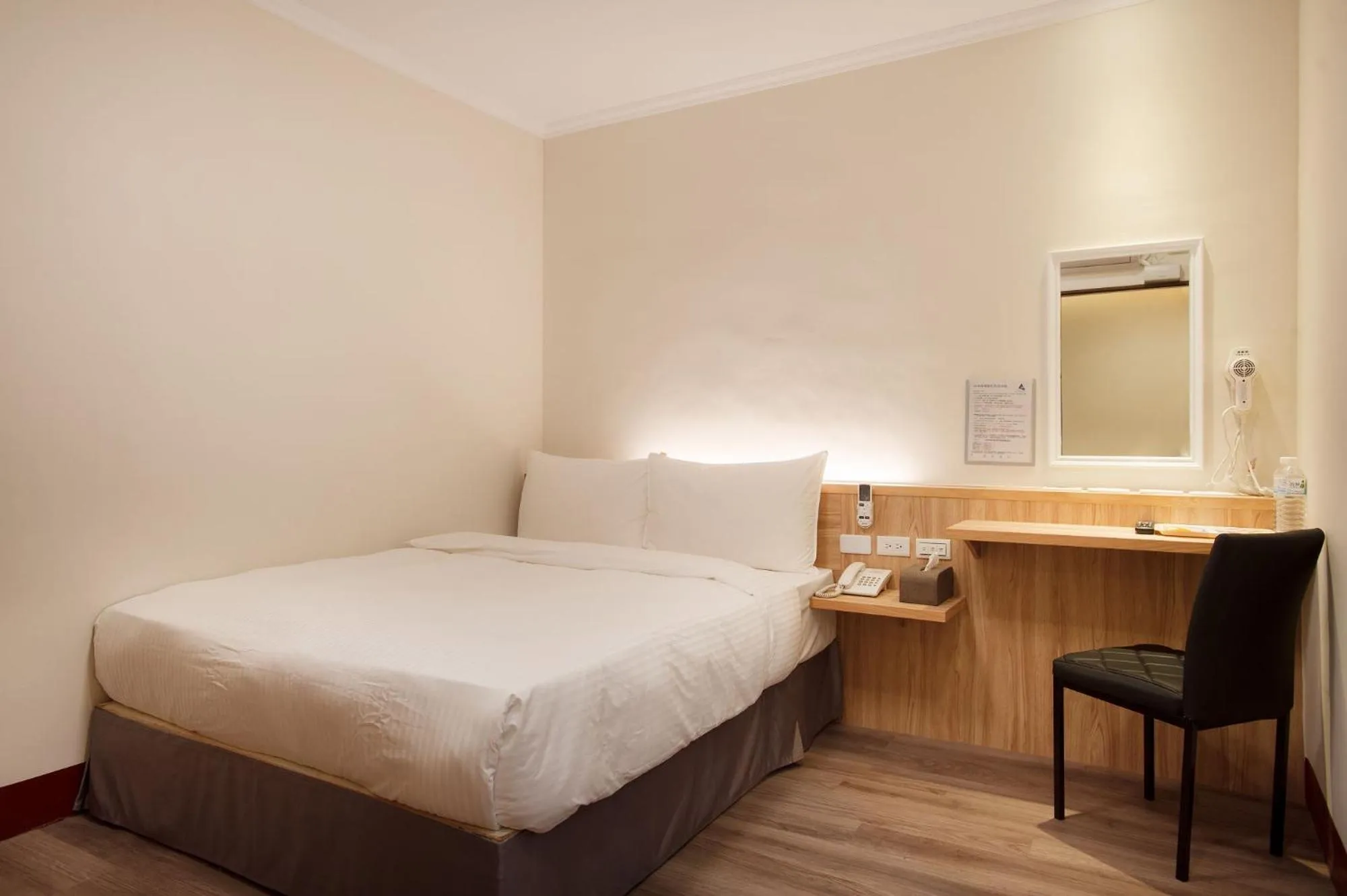 Decorative detail, Bed in Shan Shui Hostel