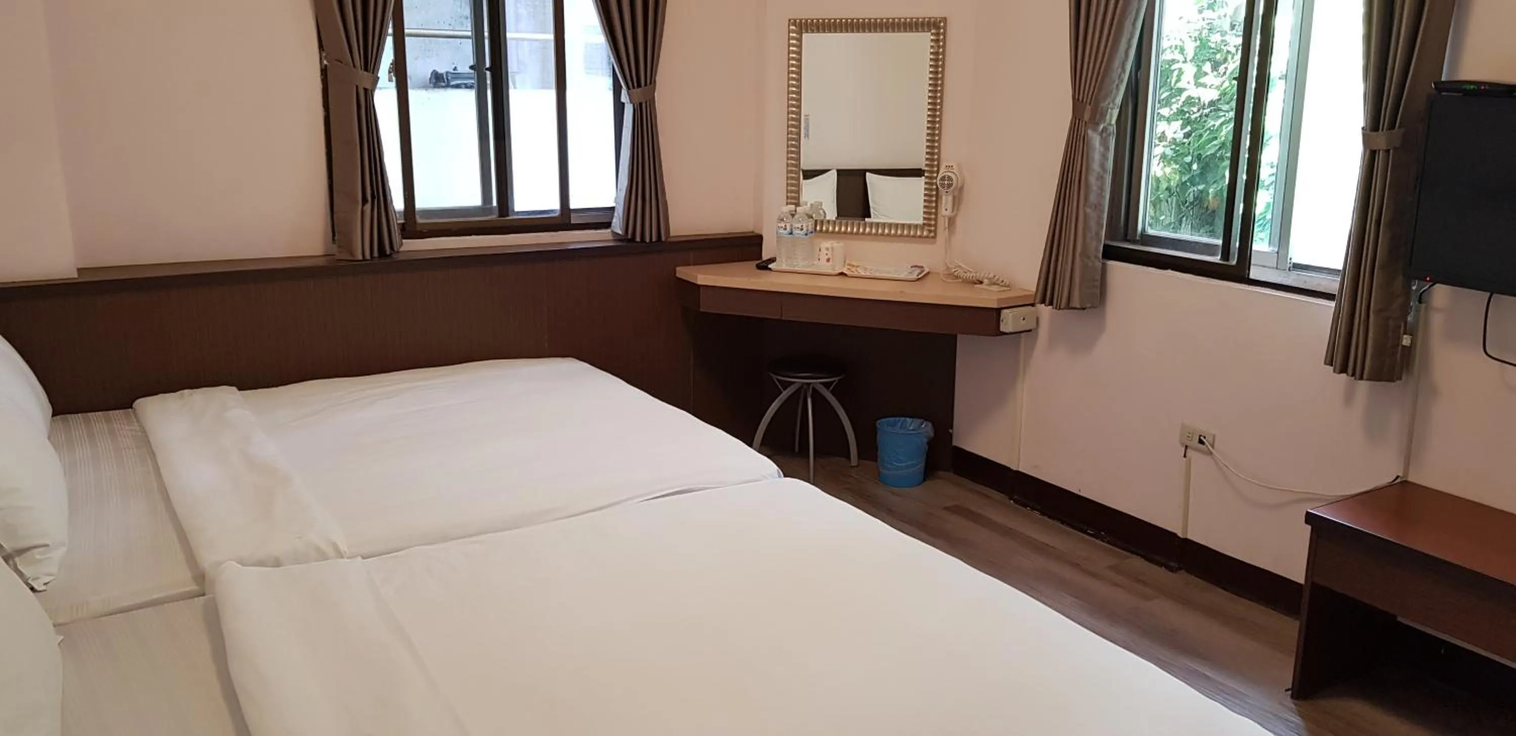 Photo of the whole room, Bed in Shan Shui Hostel