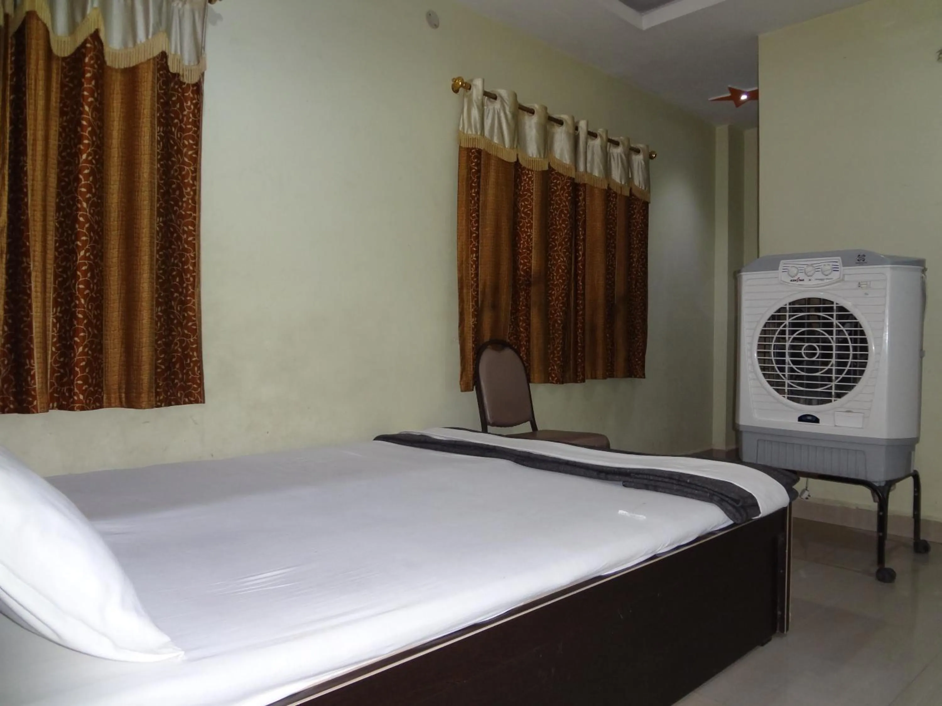 Bed in Hotel Parvati Palace Sehore