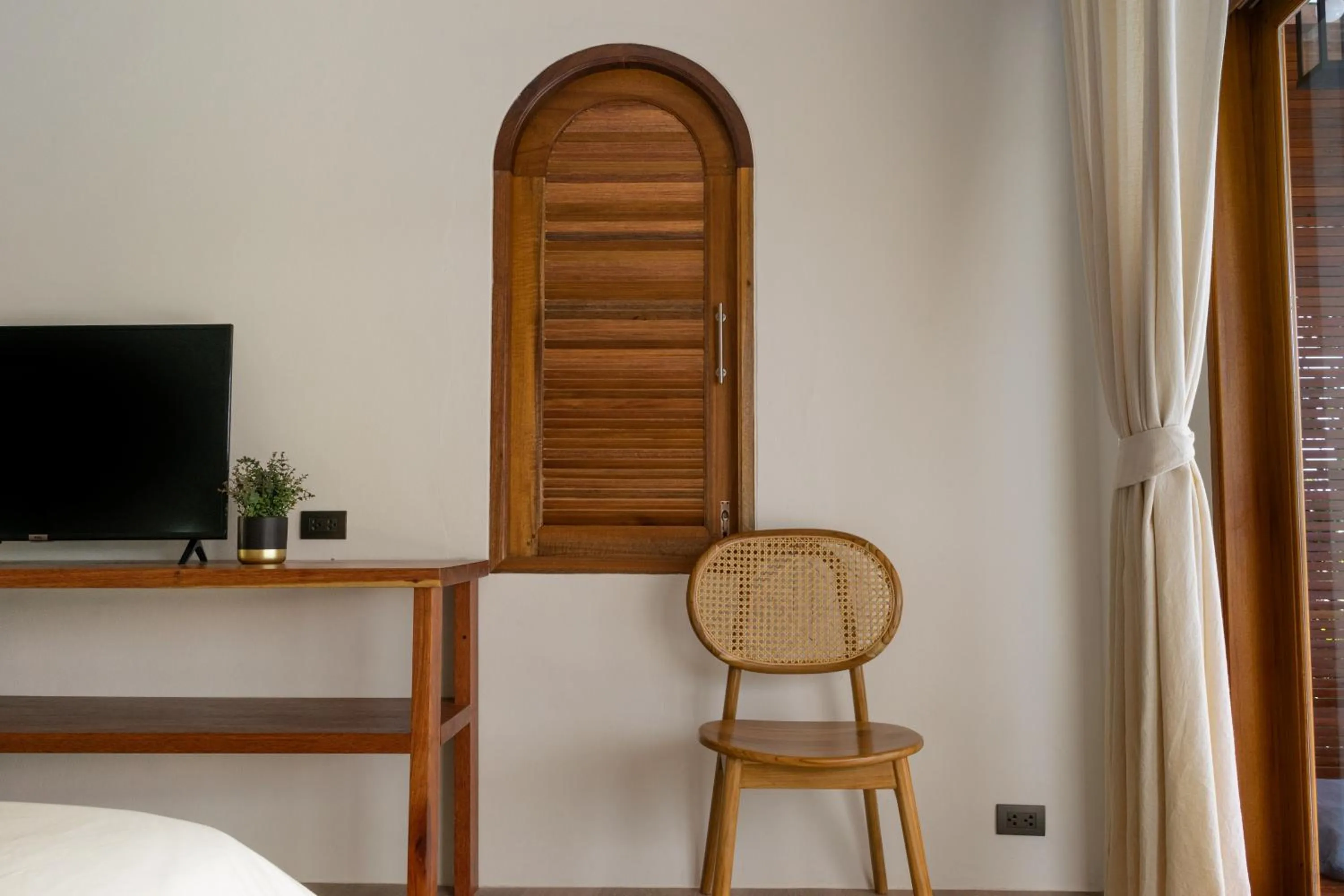 TV and multimedia in Baan Talay Resort & Yoga