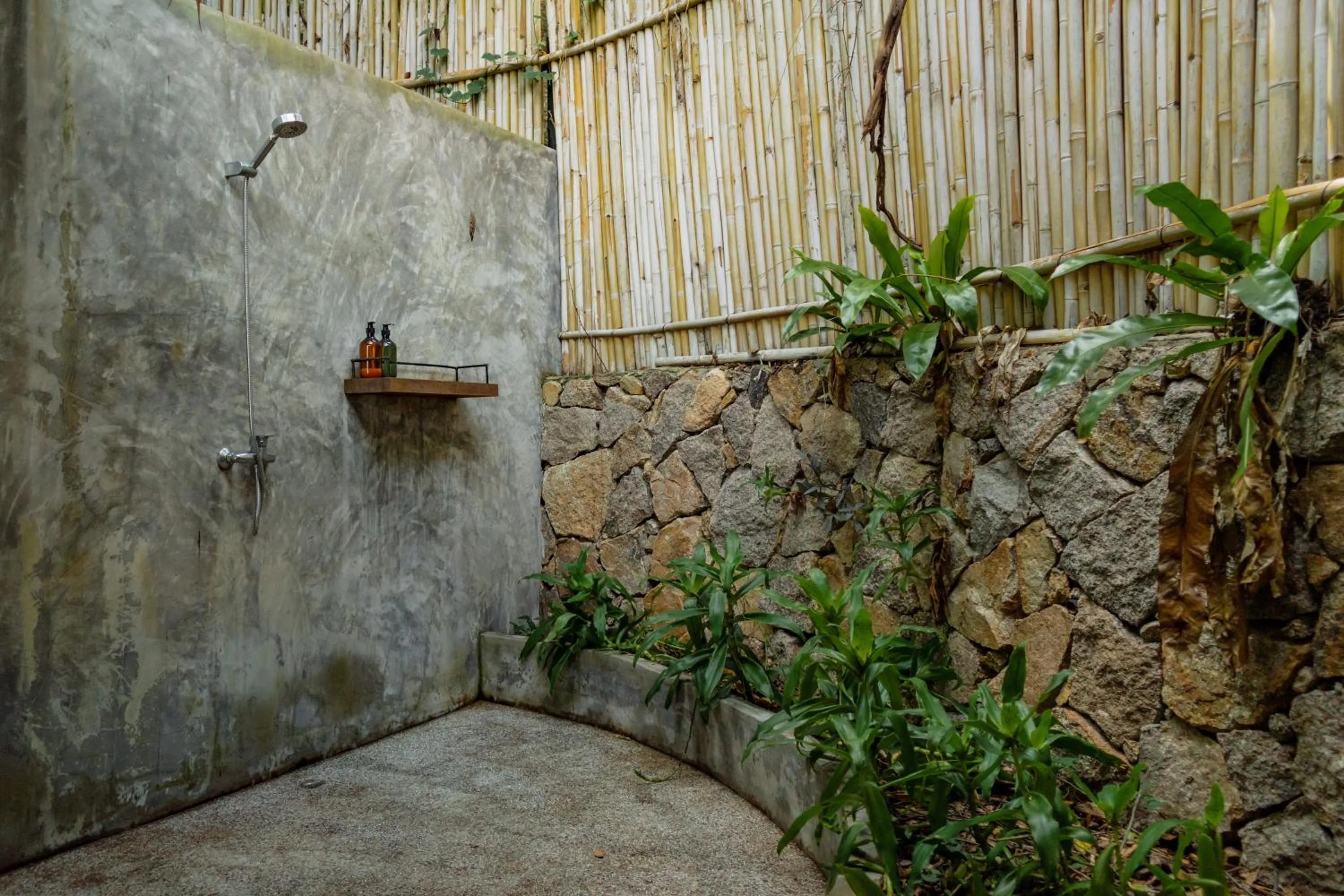 Shower in Baan Talay Resort & Yoga