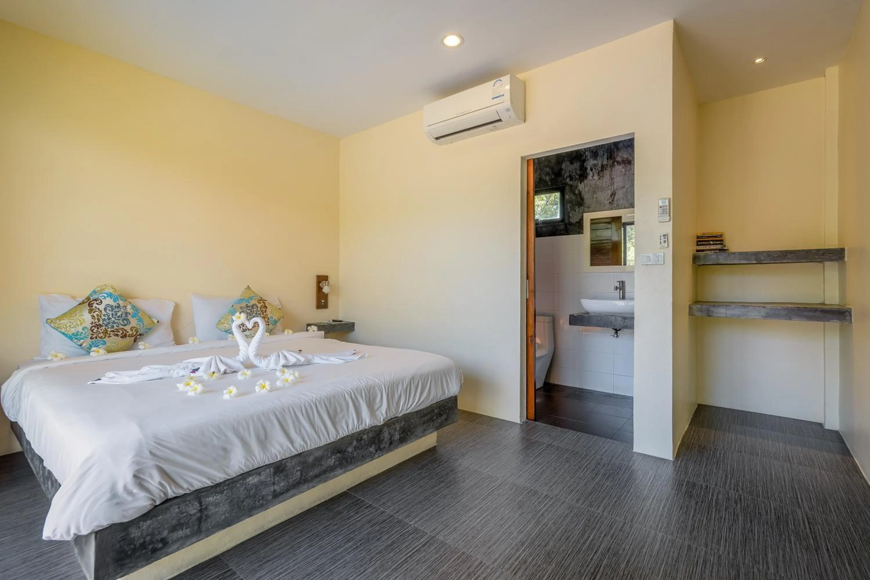 Bed in New Heaven Dive School and Resort