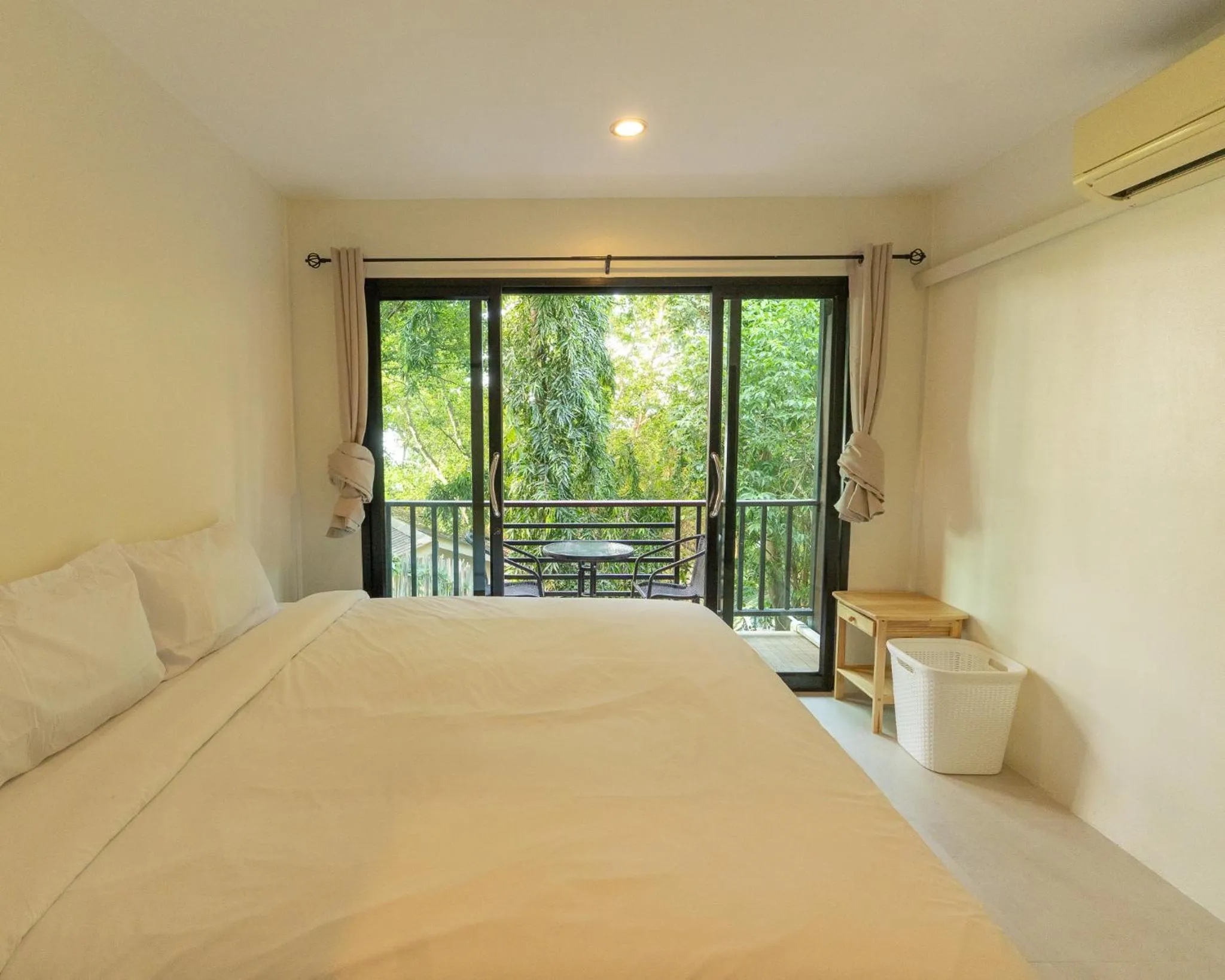 Bed in New Heaven Dive School and Resort