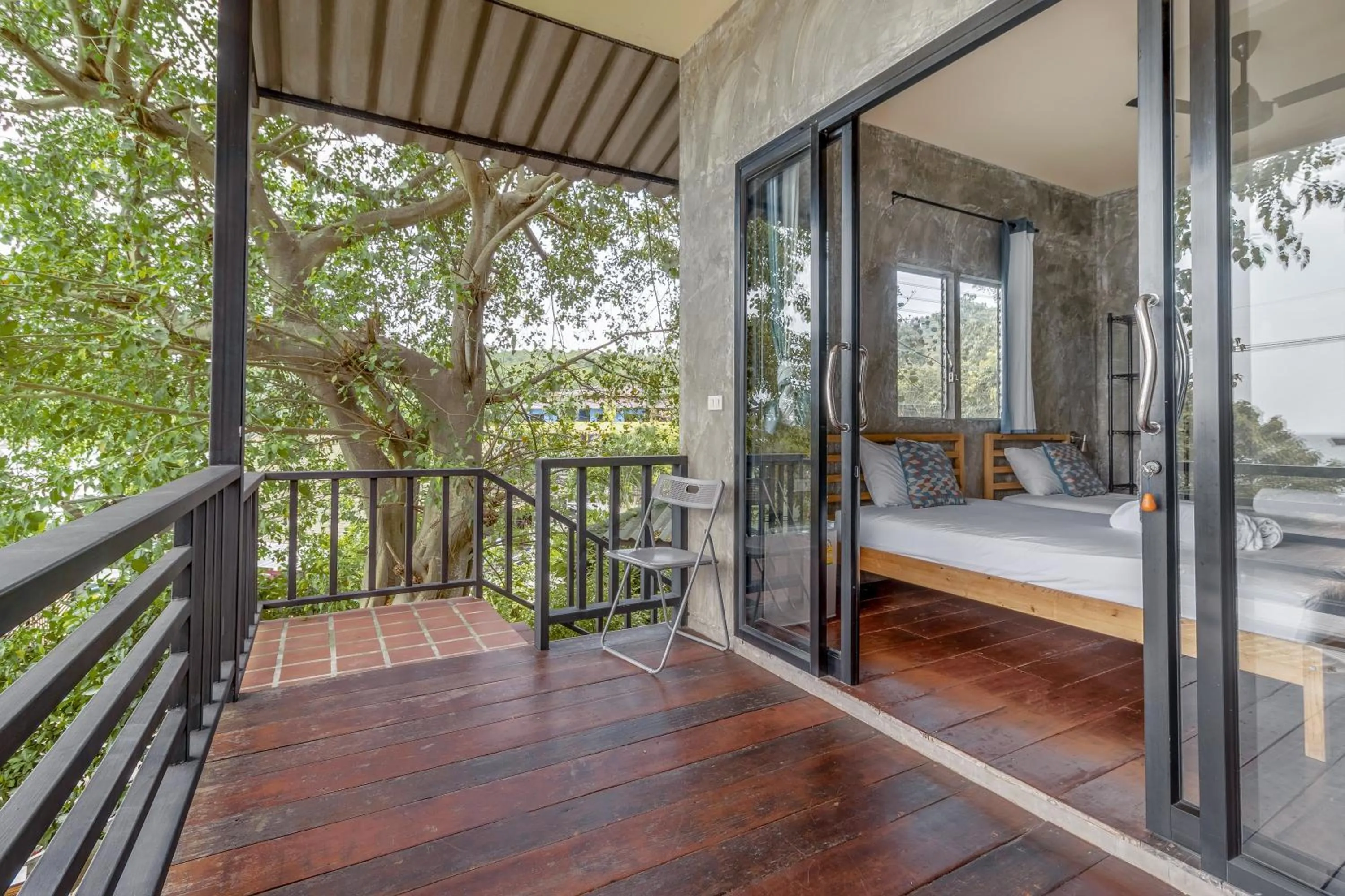 New Heaven Dive School and Resort