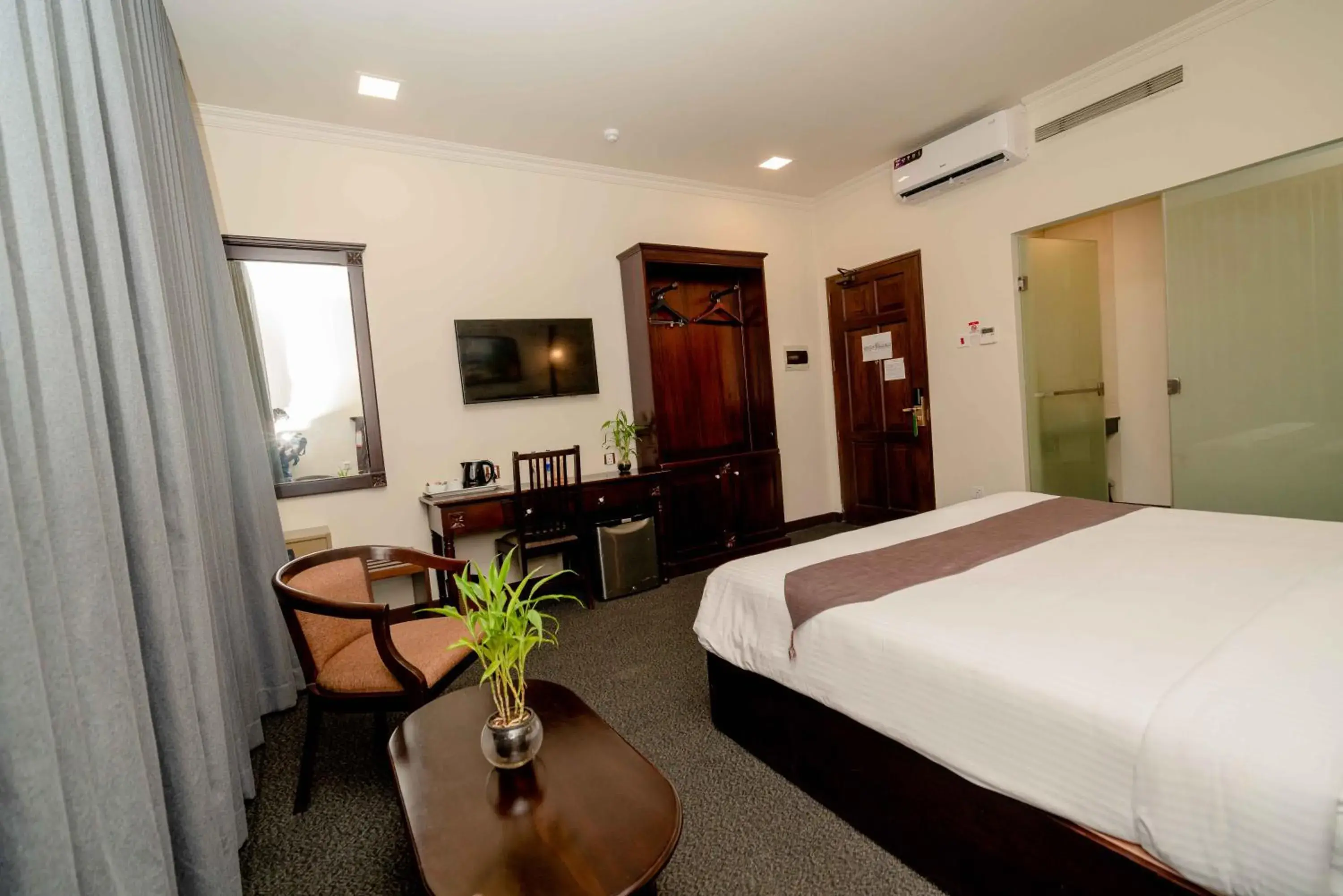 Seating area, Bed in Hotel Nippon Colombo Seating area, Bed in Hotel Nippon Colombo