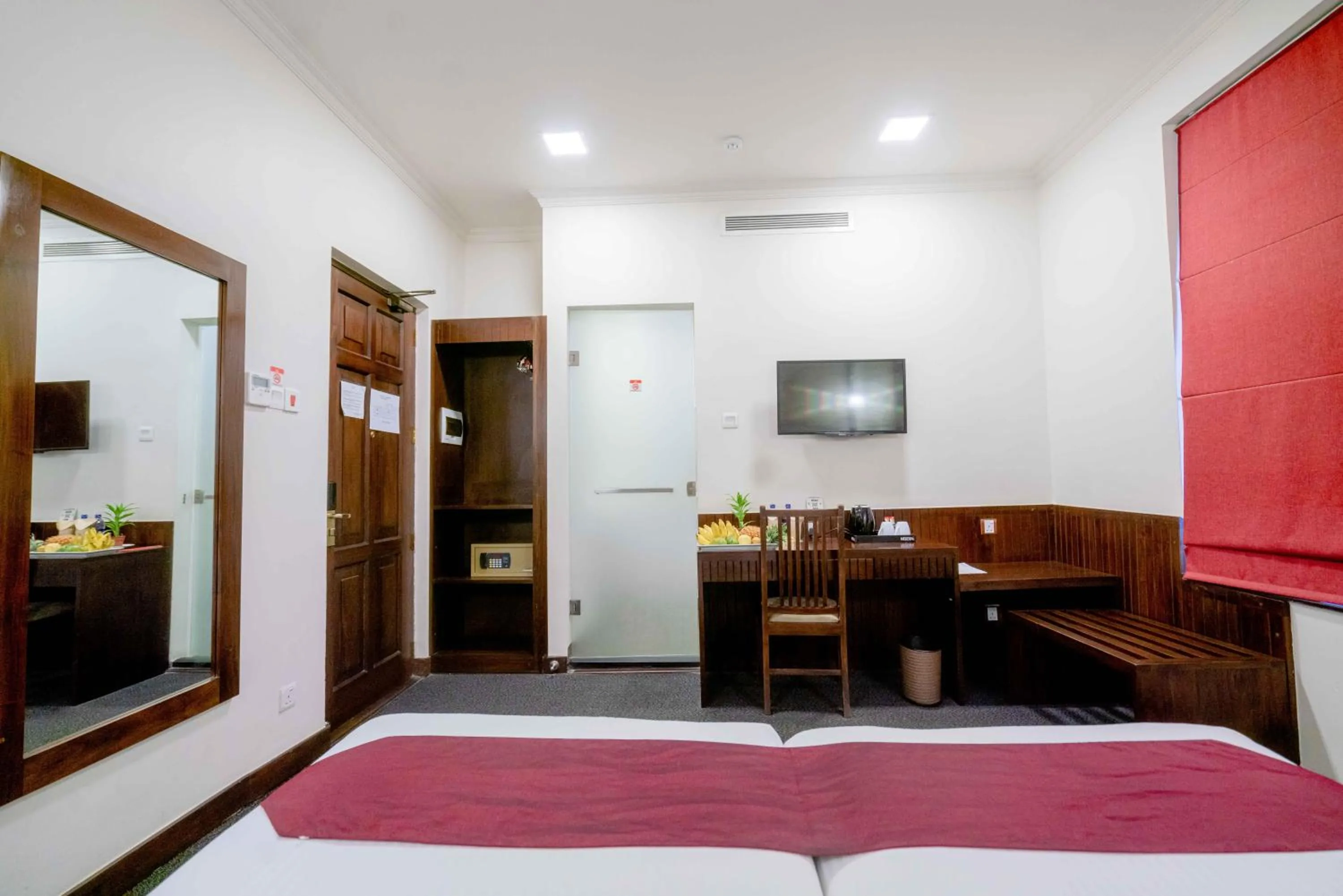 Seating area, Bed in Hotel Nippon Colombo